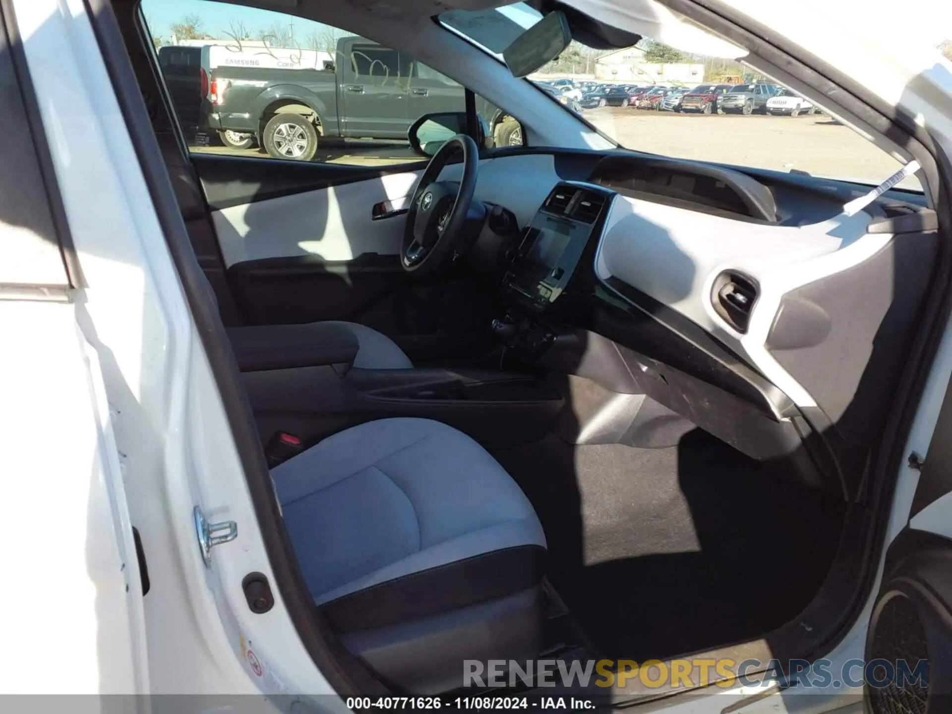 5 fotografías del automóvil dañado JTDKARFU5K3091367 TOYOTA PRIUS 2019