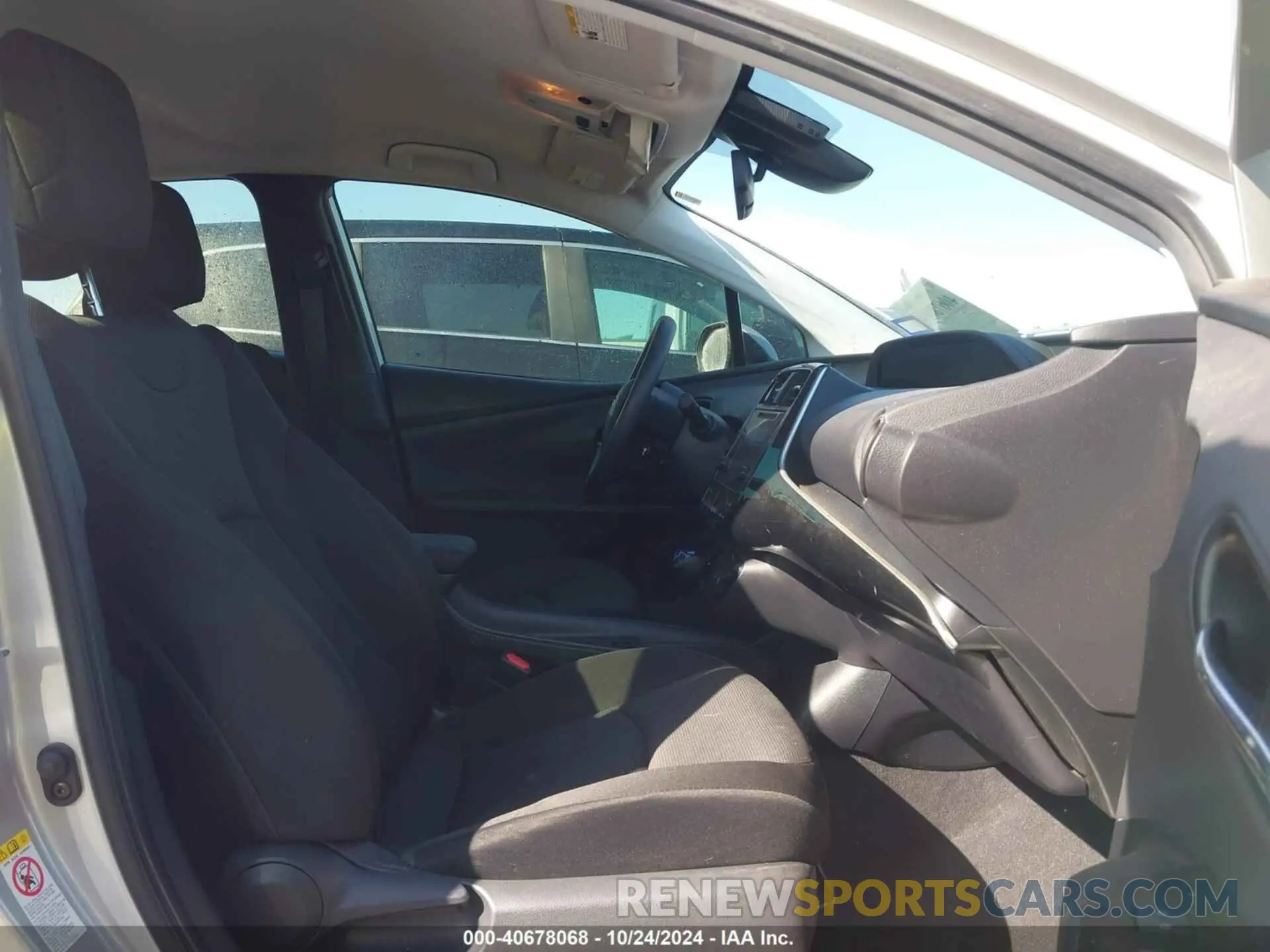 5 fotografías del automóvil dañado JTDKARFU6K3088350 TOYOTA PRIUS 2019
