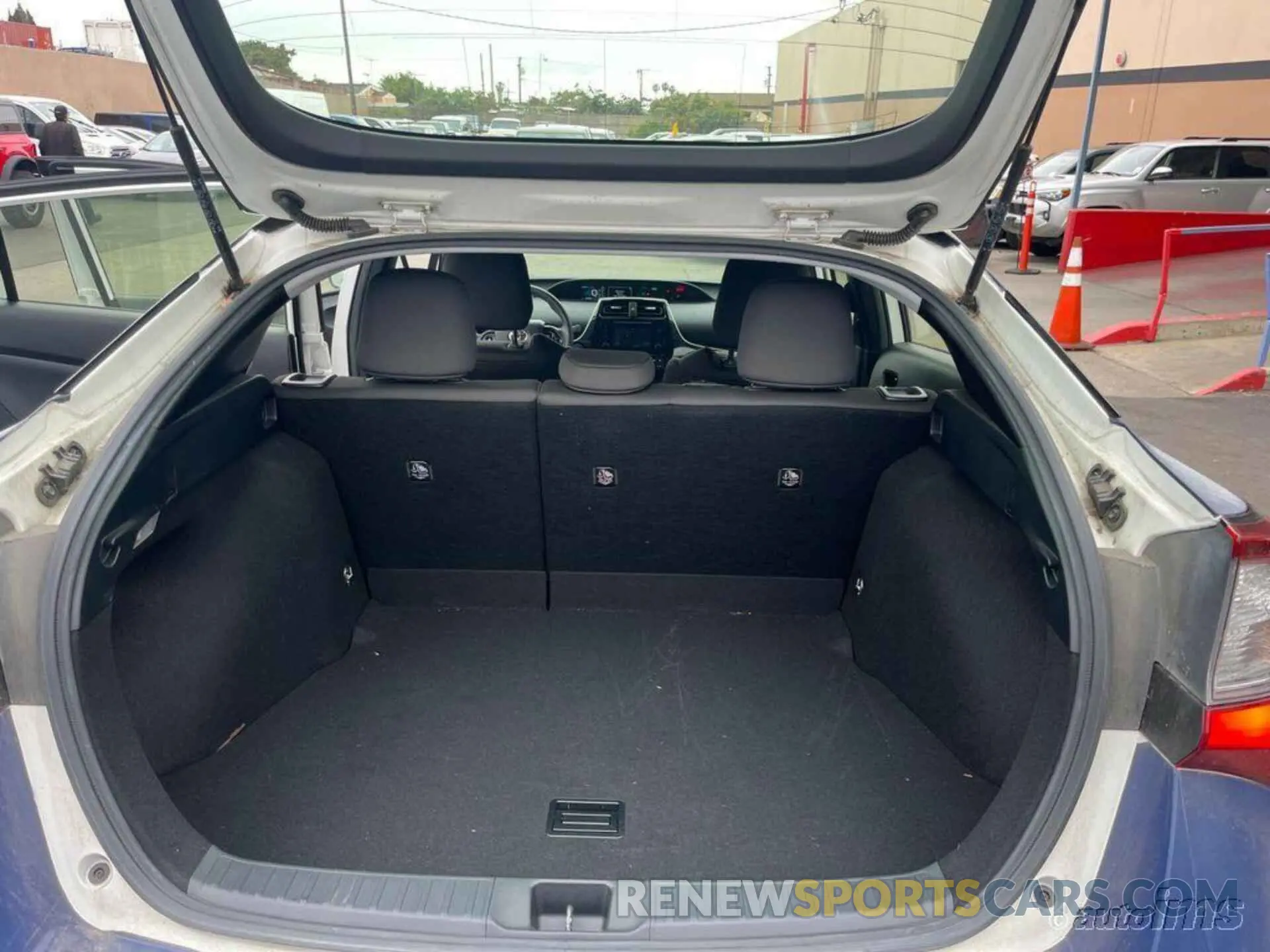11 fotografías del automóvil dañado JTDKARFU6K3090647 TOYOTA PRIUS 2019