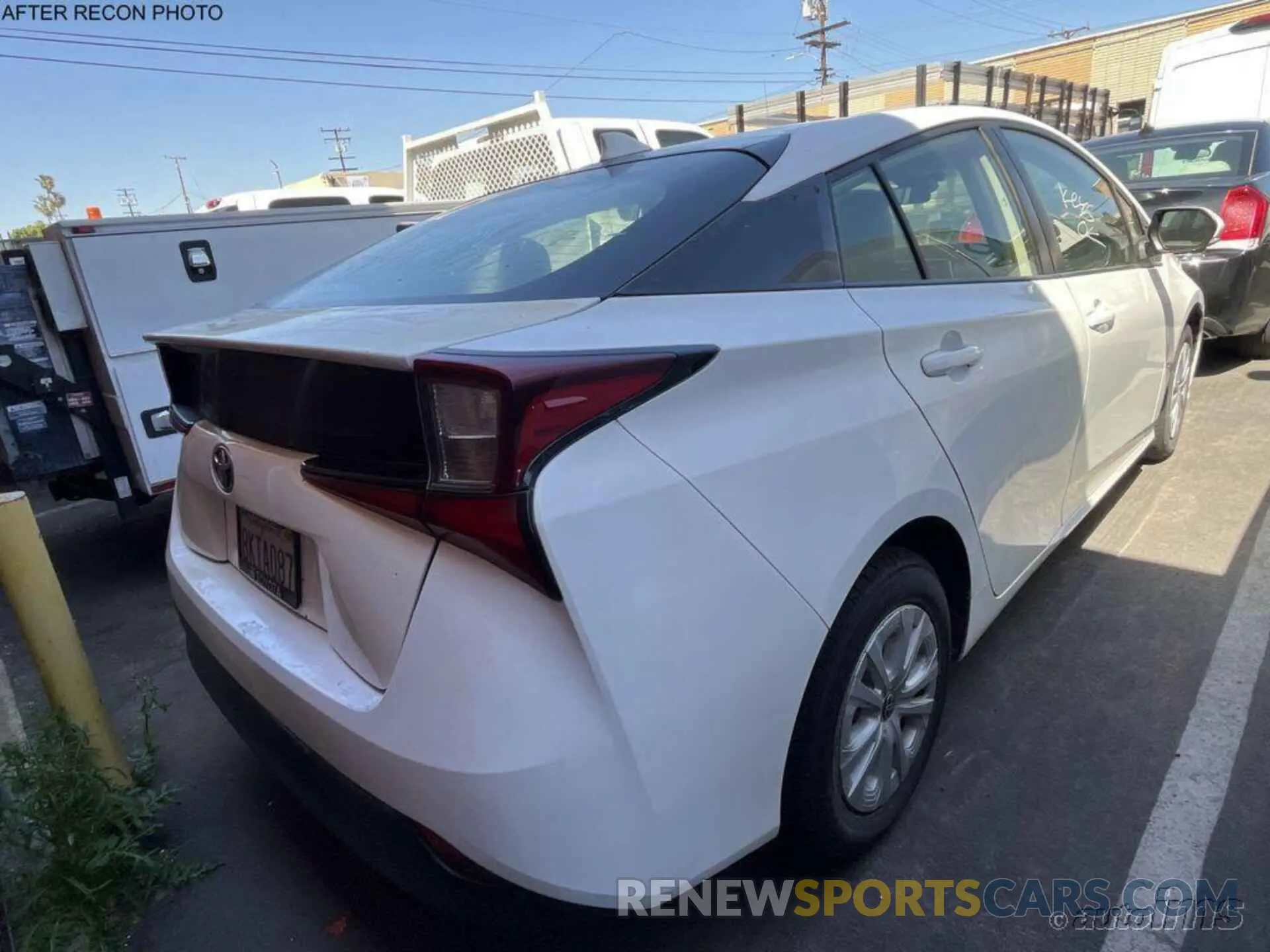 4 fotografías del automóvil dañado JTDKARFU6K3090647 TOYOTA PRIUS 2019