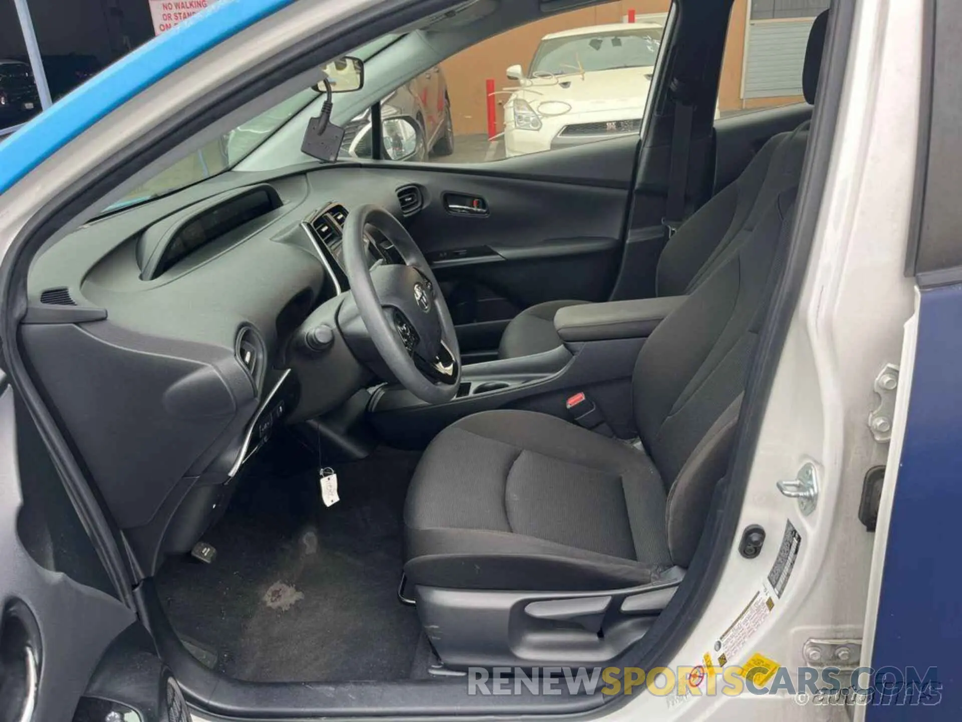 8 fotografías del automóvil dañado JTDKARFU6K3090647 TOYOTA PRIUS 2019