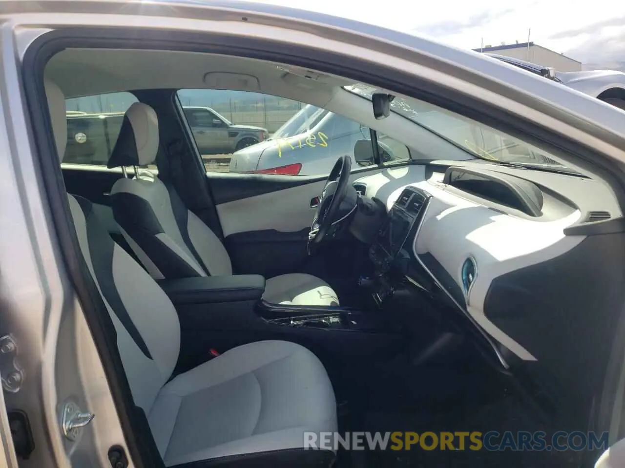5 fotografías del automóvil dañado JTDKARFU7K3074666 TOYOTA PRIUS 2019