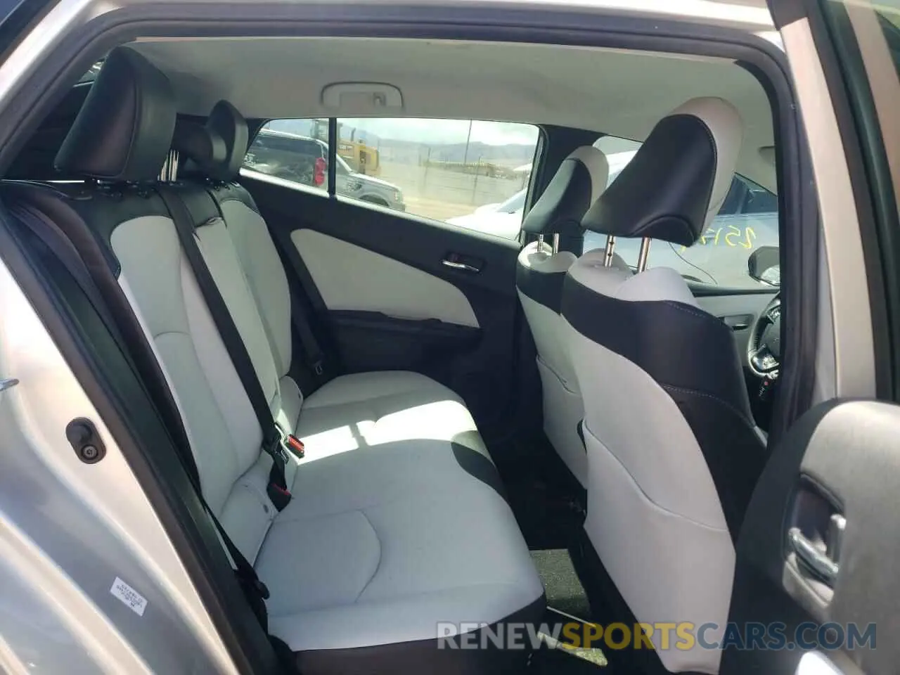 6 fotografías del automóvil dañado JTDKARFU7K3074666 TOYOTA PRIUS 2019