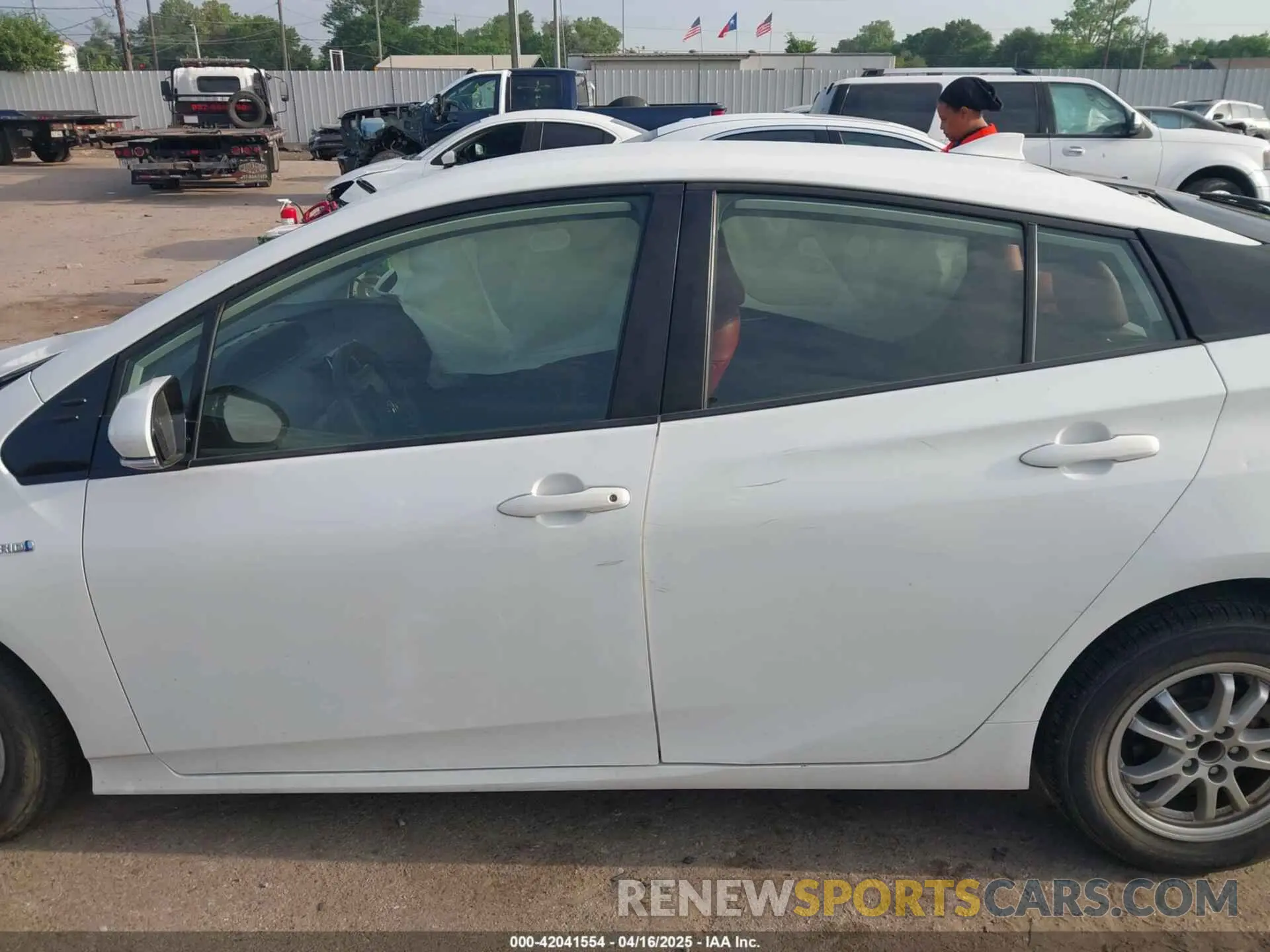 14 fotografías del automóvil dañado JTDKARFU8K3069783 TOYOTA PRIUS 2019