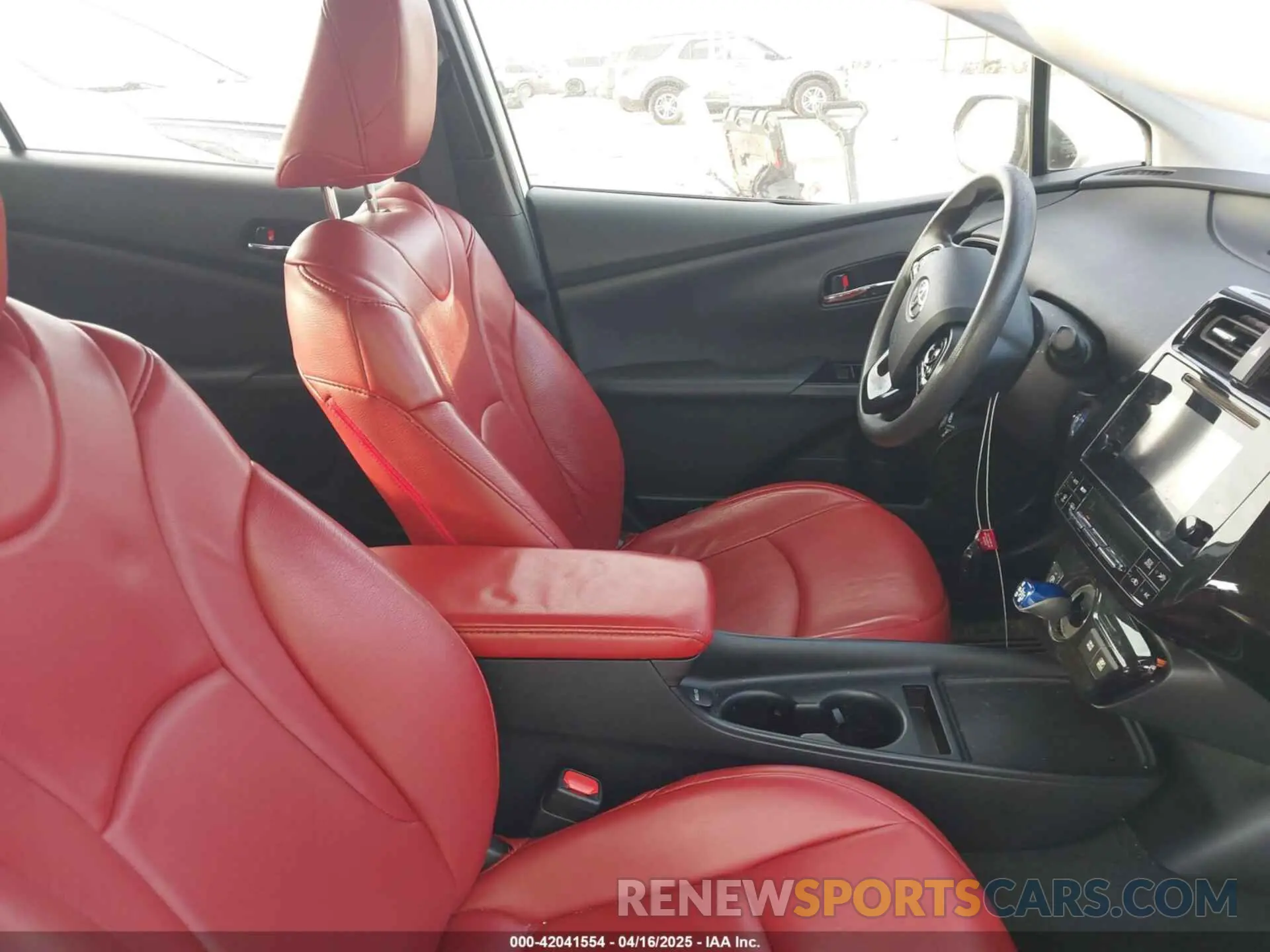 5 fotografías del automóvil dañado JTDKARFU8K3069783 TOYOTA PRIUS 2019