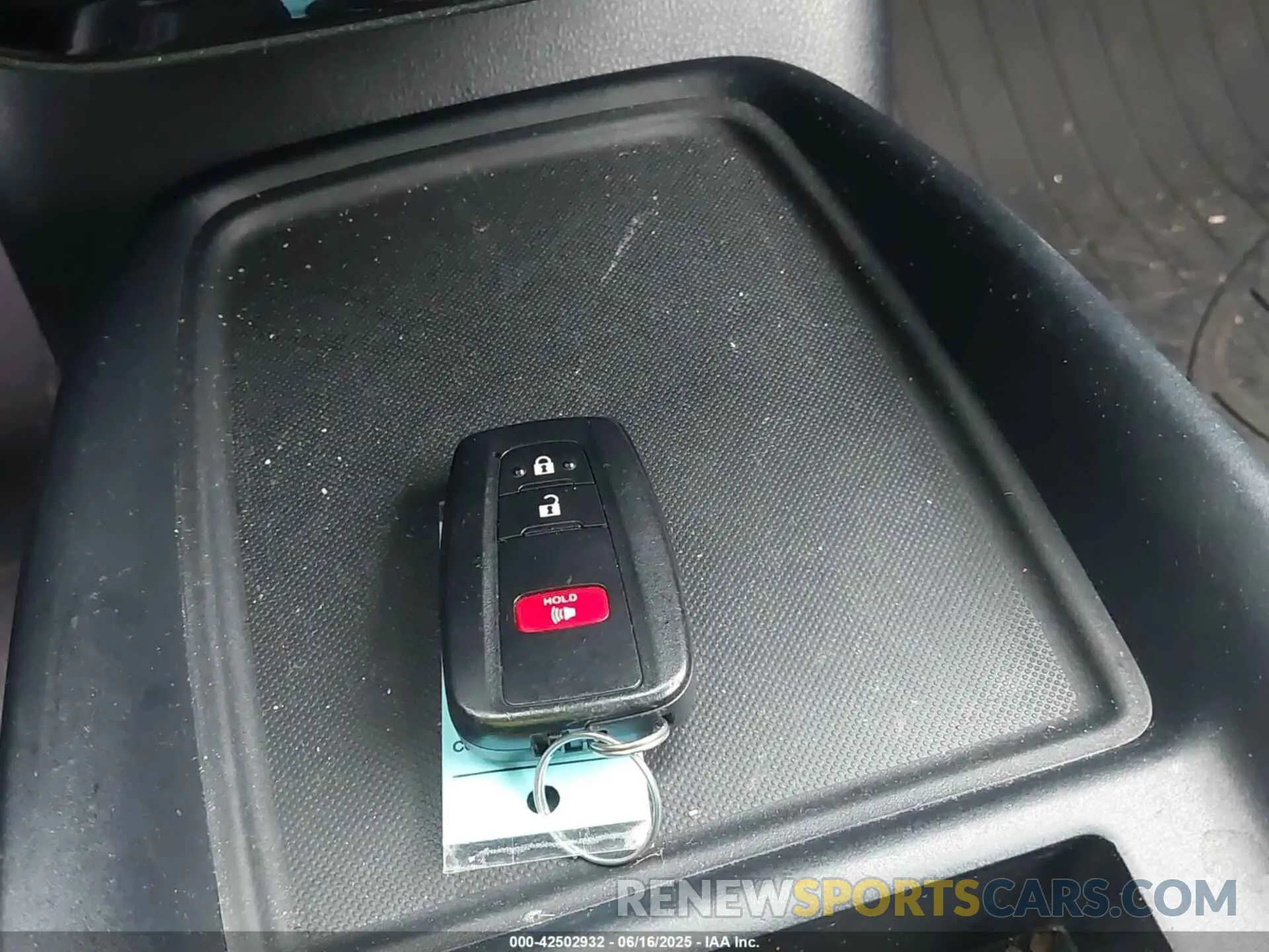 11 fotografías del automóvil dañado JTDKARFU8K3093579 TOYOTA PRIUS 2019