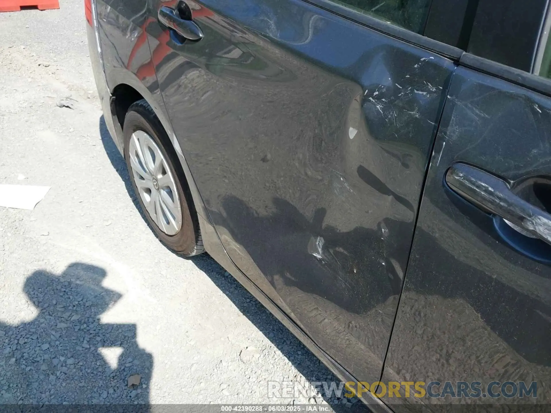 12 fotografías del automóvil dañado JTDKARFU8K3098278 TOYOTA PRIUS 2019