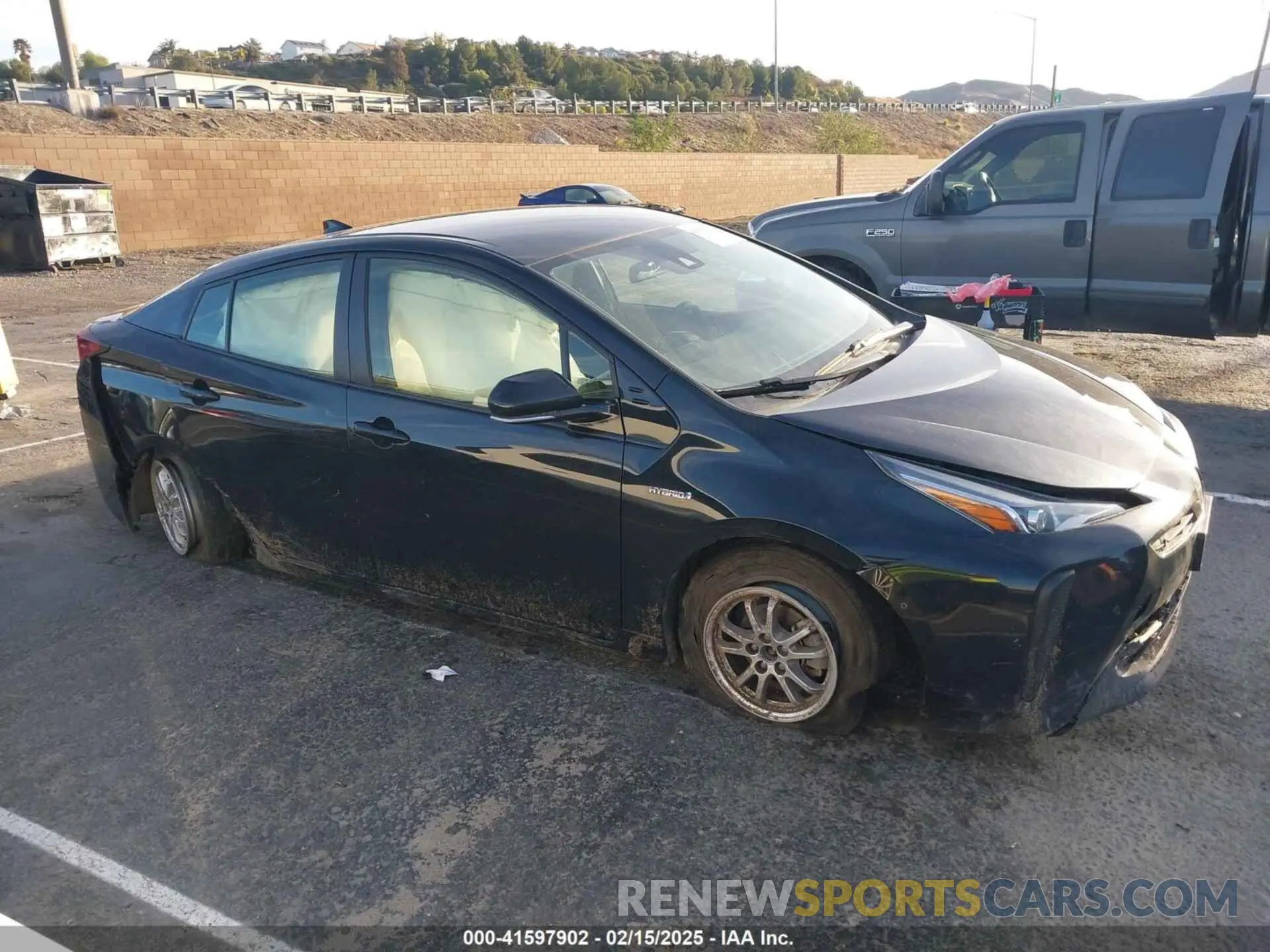 13 fotografías del automóvil dañado JTDKARFU9K3070621 TOYOTA PRIUS 2019