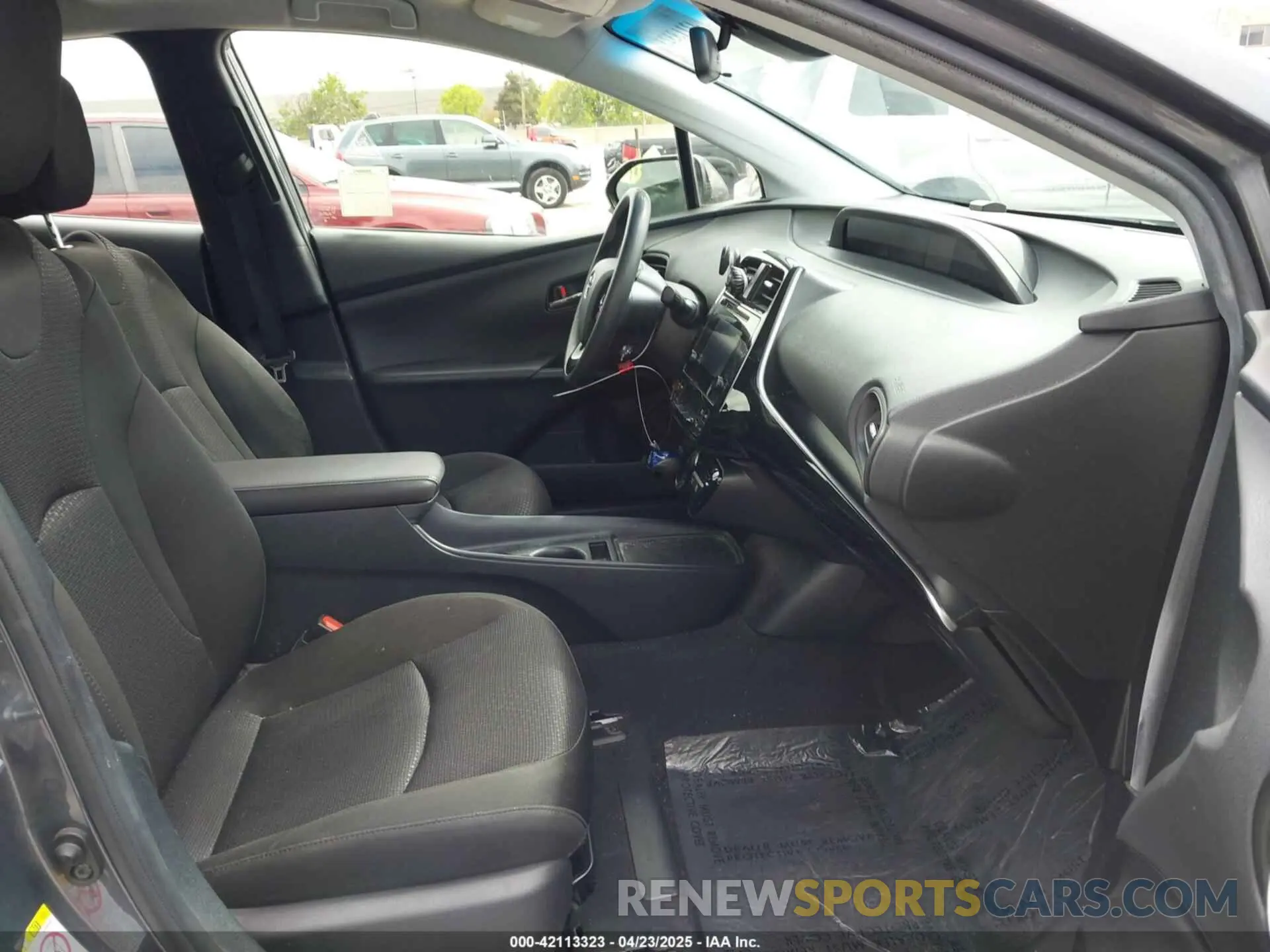 5 fotografías del automóvil dañado JTDKARFU9K3075219 TOYOTA PRIUS 2019