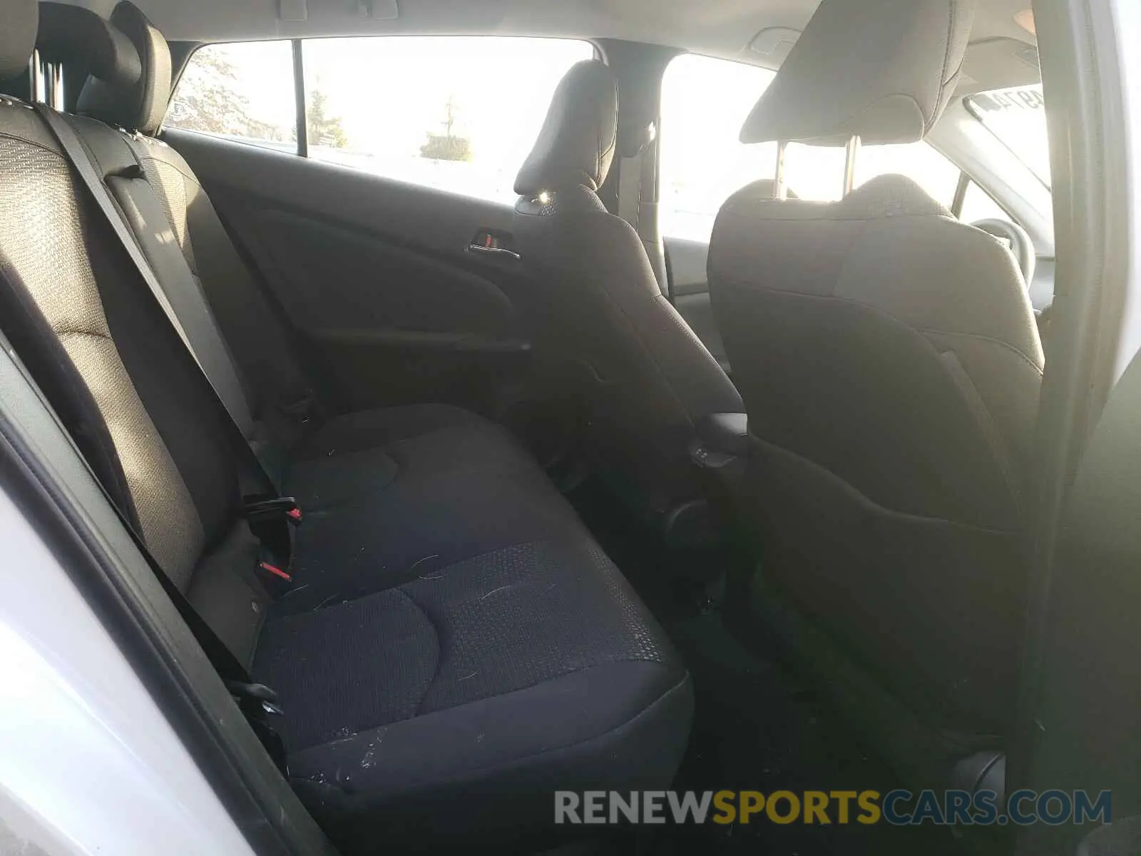 6 fotografías del automóvil dañado JTDKARFU9K3076824 TOYOTA PRIUS 2019
