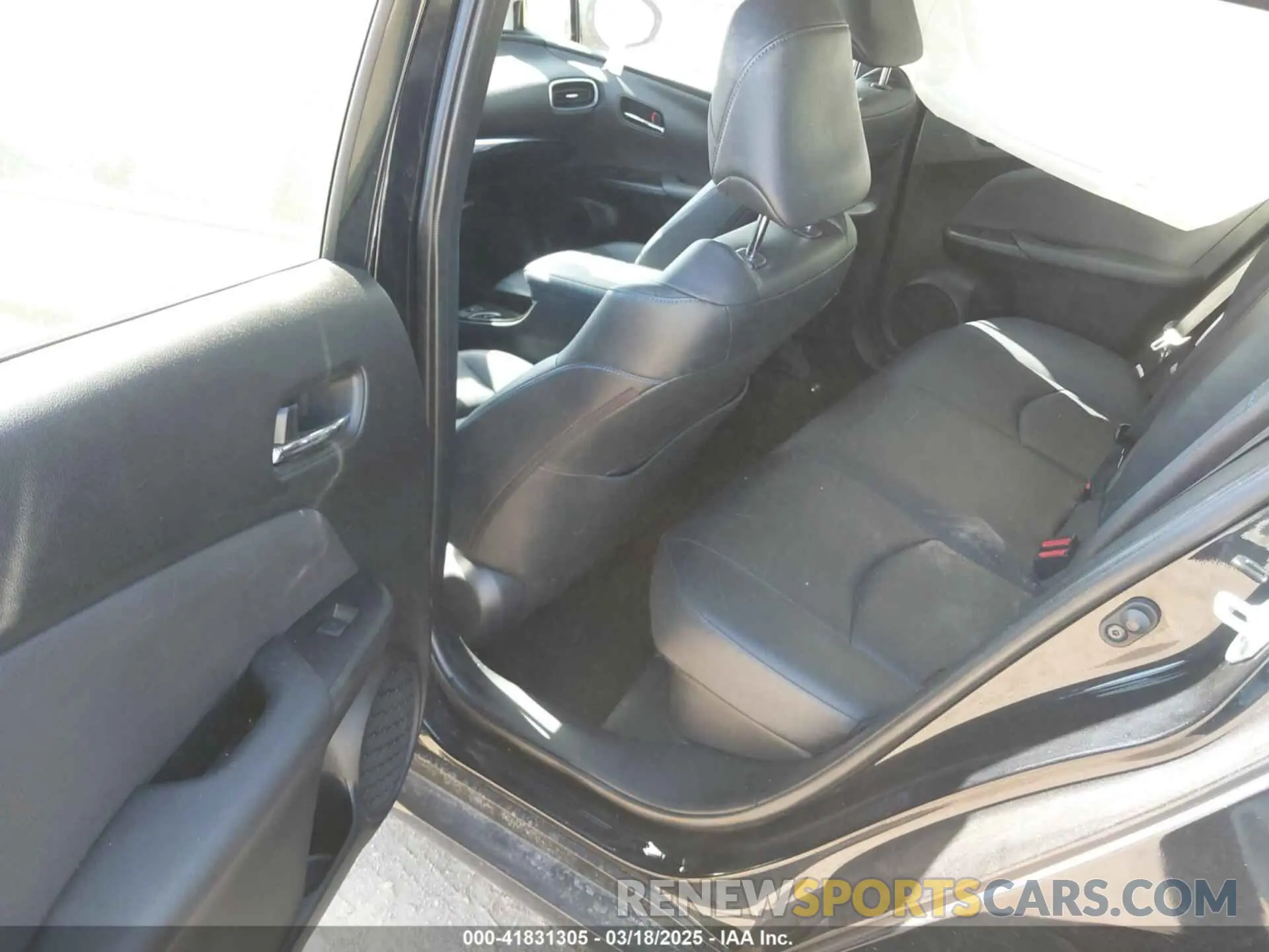 8 fotografías del automóvil dañado JTDKARFUXK3101259 TOYOTA PRIUS 2019