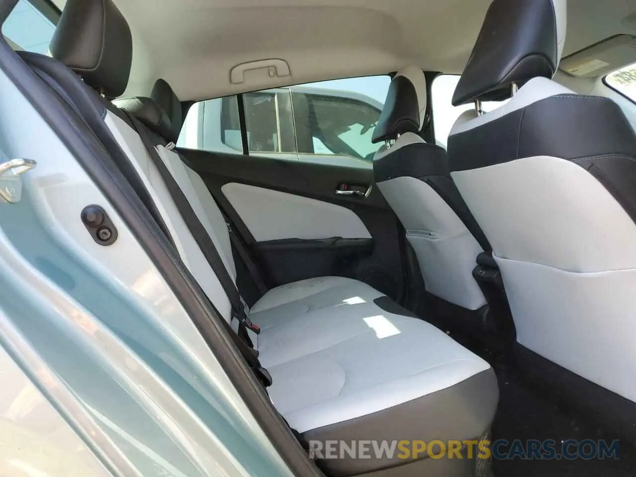 11 fotografías del automóvil dañado JTDL9RFU1K3005534 TOYOTA PRIUS 2019
