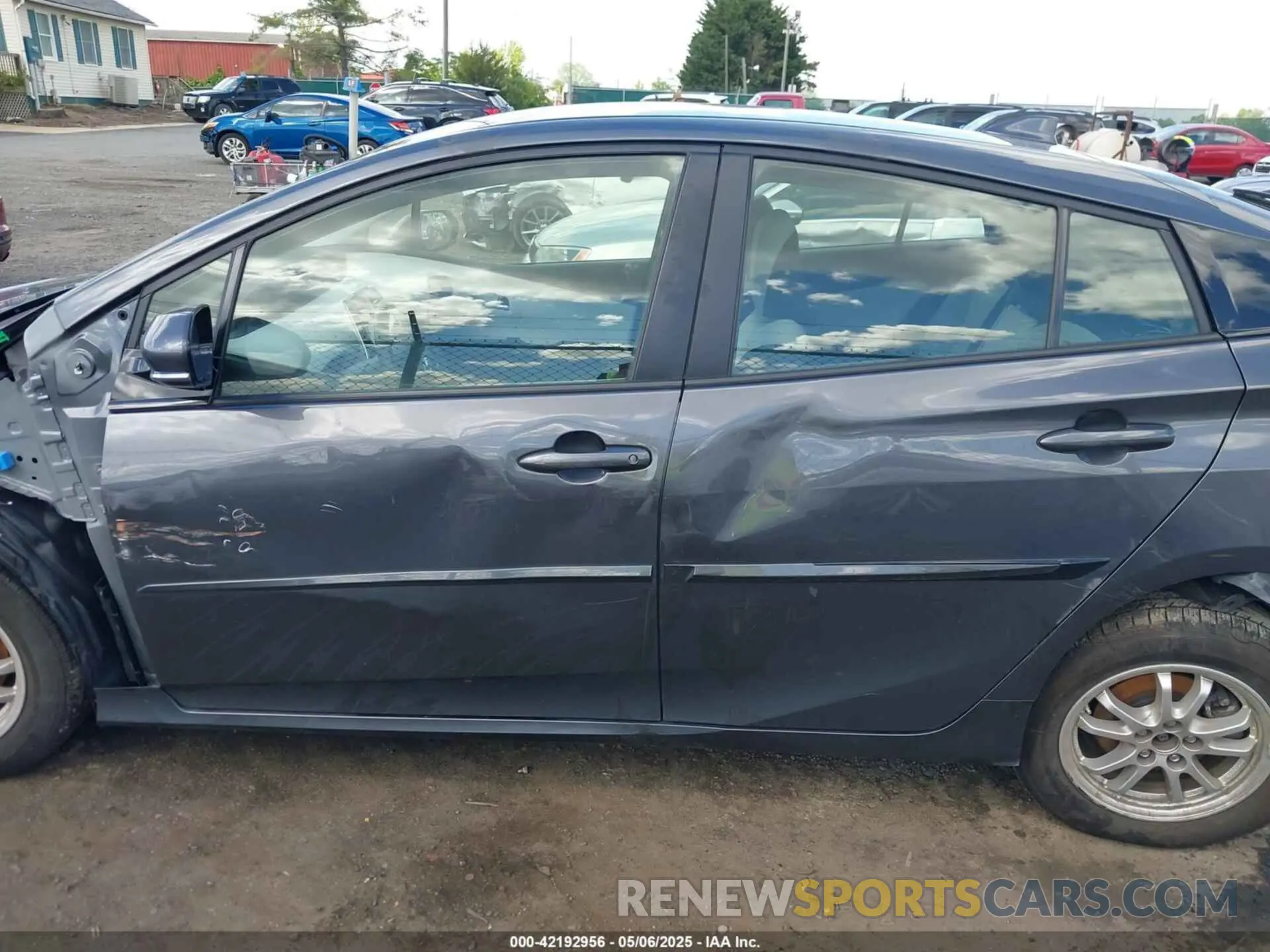14 fotografías del automóvil dañado JTDL9RFU2K3005915 TOYOTA PRIUS 2019