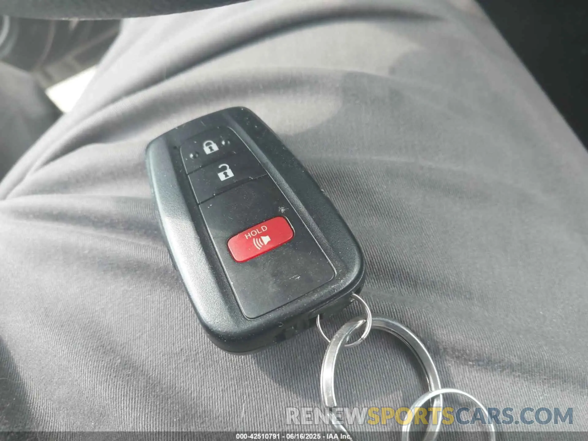 11 fotografías del automóvil dañado JTDL9RFU6K3010339 TOYOTA PRIUS 2019