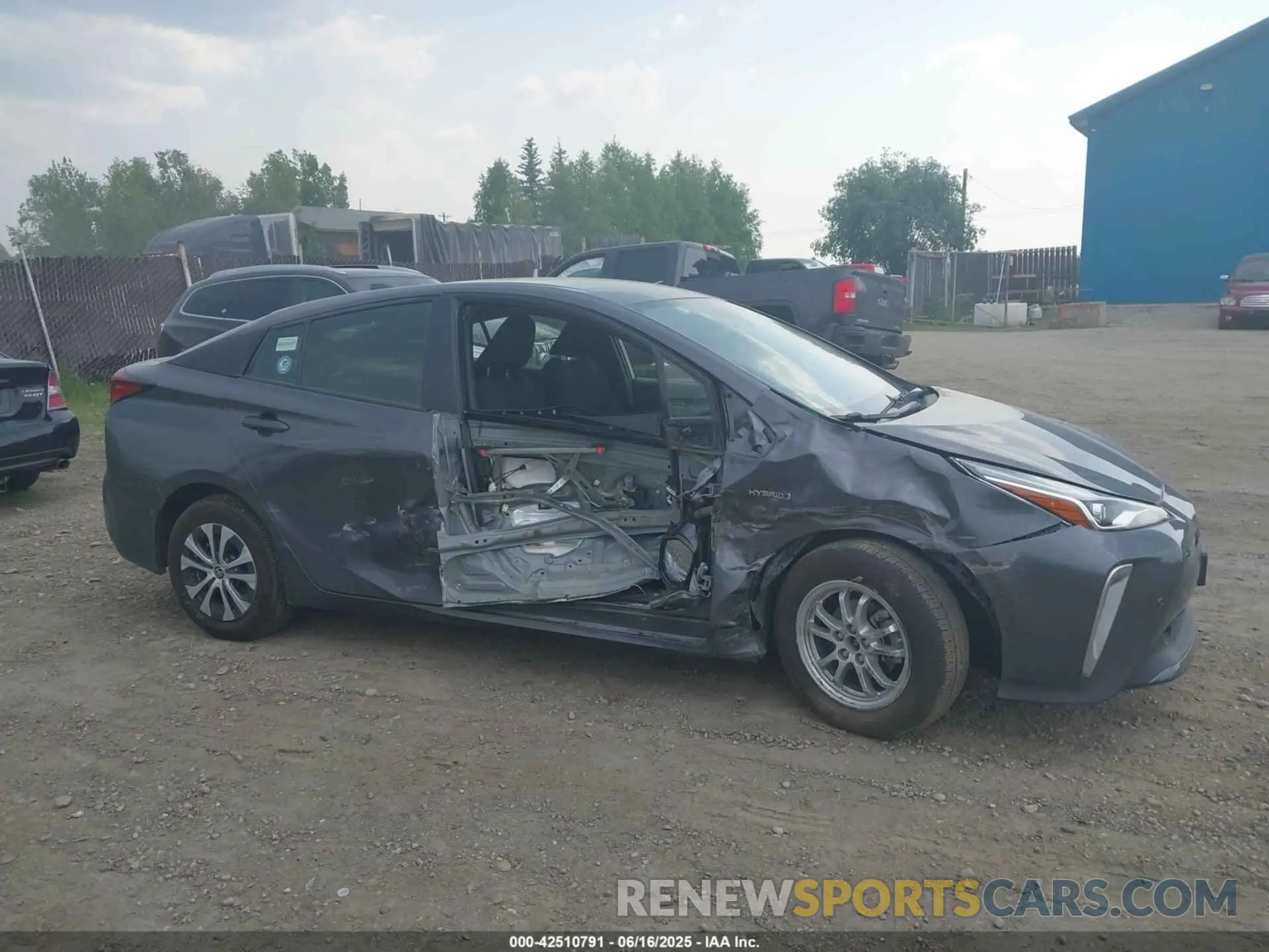 13 fotografías del automóvil dañado JTDL9RFU6K3010339 TOYOTA PRIUS 2019