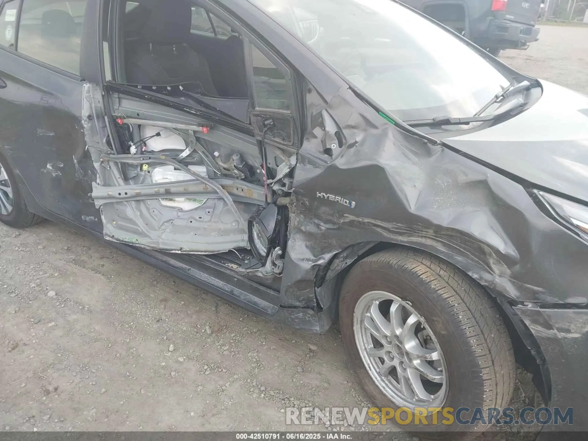 6 fotografías del automóvil dañado JTDL9RFU6K3010339 TOYOTA PRIUS 2019