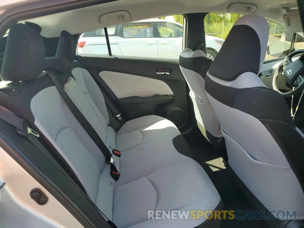 10 fotografías del automóvil dañado JTDL9RFU7K3002024 TOYOTA PRIUS 2019
