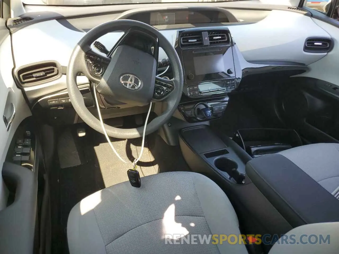 8 fotografías del automóvil dañado JTDL9RFU7K3002024 TOYOTA PRIUS 2019