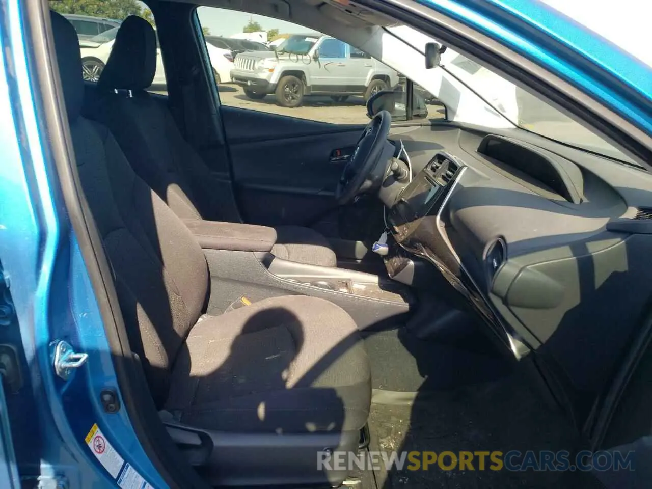 5 fotografías del automóvil dañado JTDL9RFU8K3004350 TOYOTA PRIUS 2019