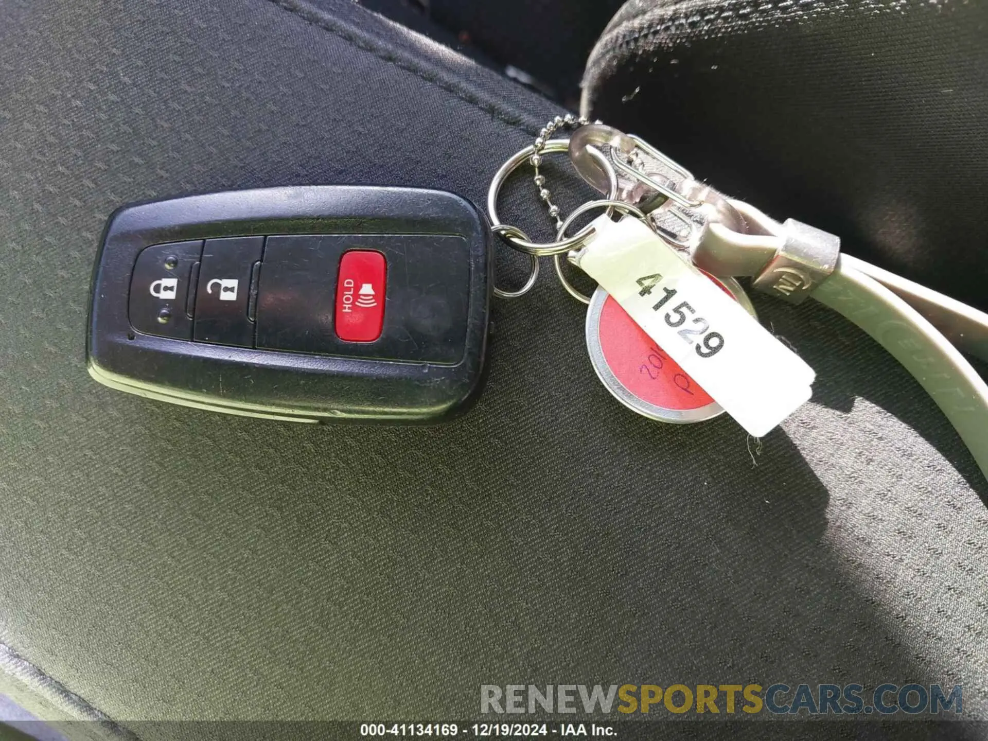 11 fotografías del automóvil dañado JTDL9RFUXK3012952 TOYOTA PRIUS 2019