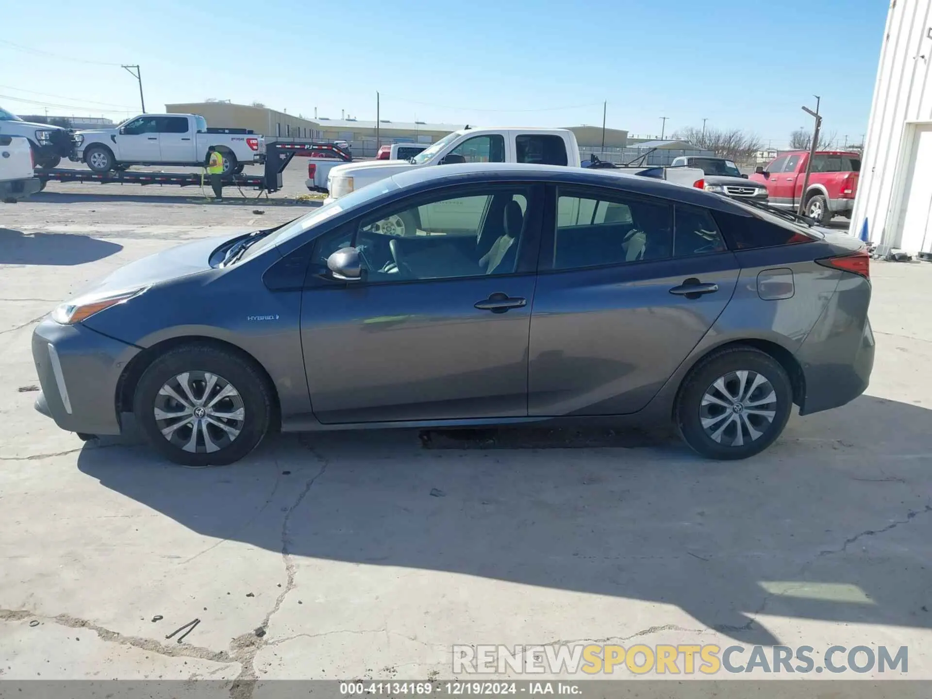 14 fotografías del automóvil dañado JTDL9RFUXK3012952 TOYOTA PRIUS 2019