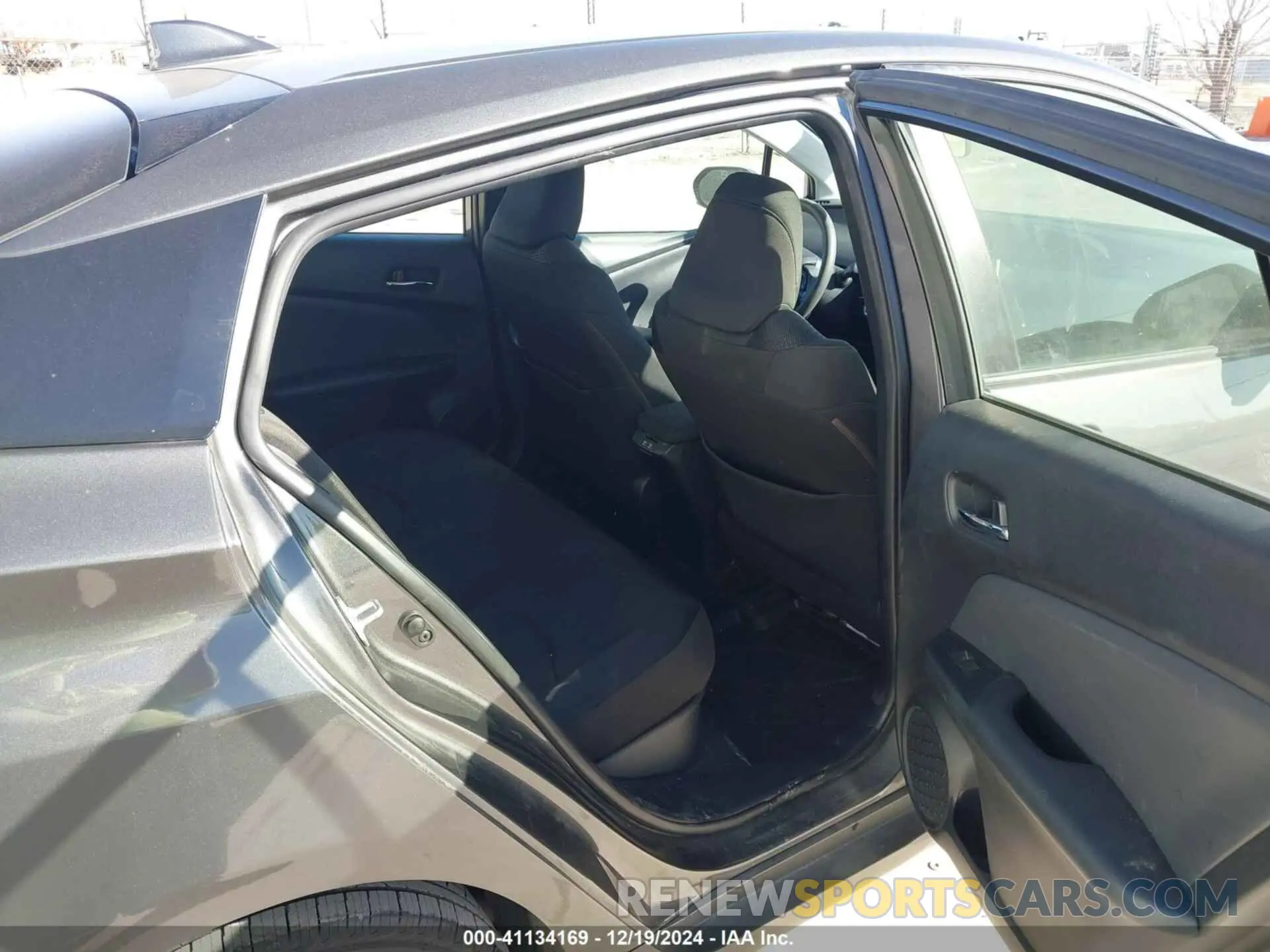 8 fotografías del automóvil dañado JTDL9RFUXK3012952 TOYOTA PRIUS 2019