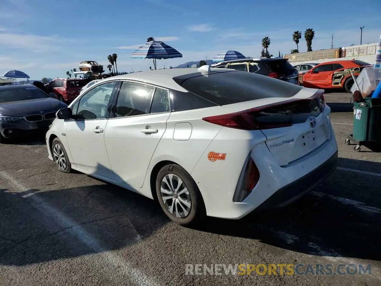 2 fotografías del automóvil dañado JTDKARFP2L3148278 TOYOTA PRIUS 2020
