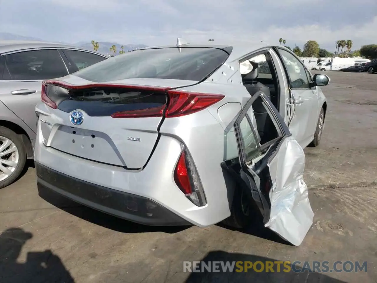 4 fotografías del automóvil dañado JTDKARFP2L3162343 TOYOTA PRIUS 2020