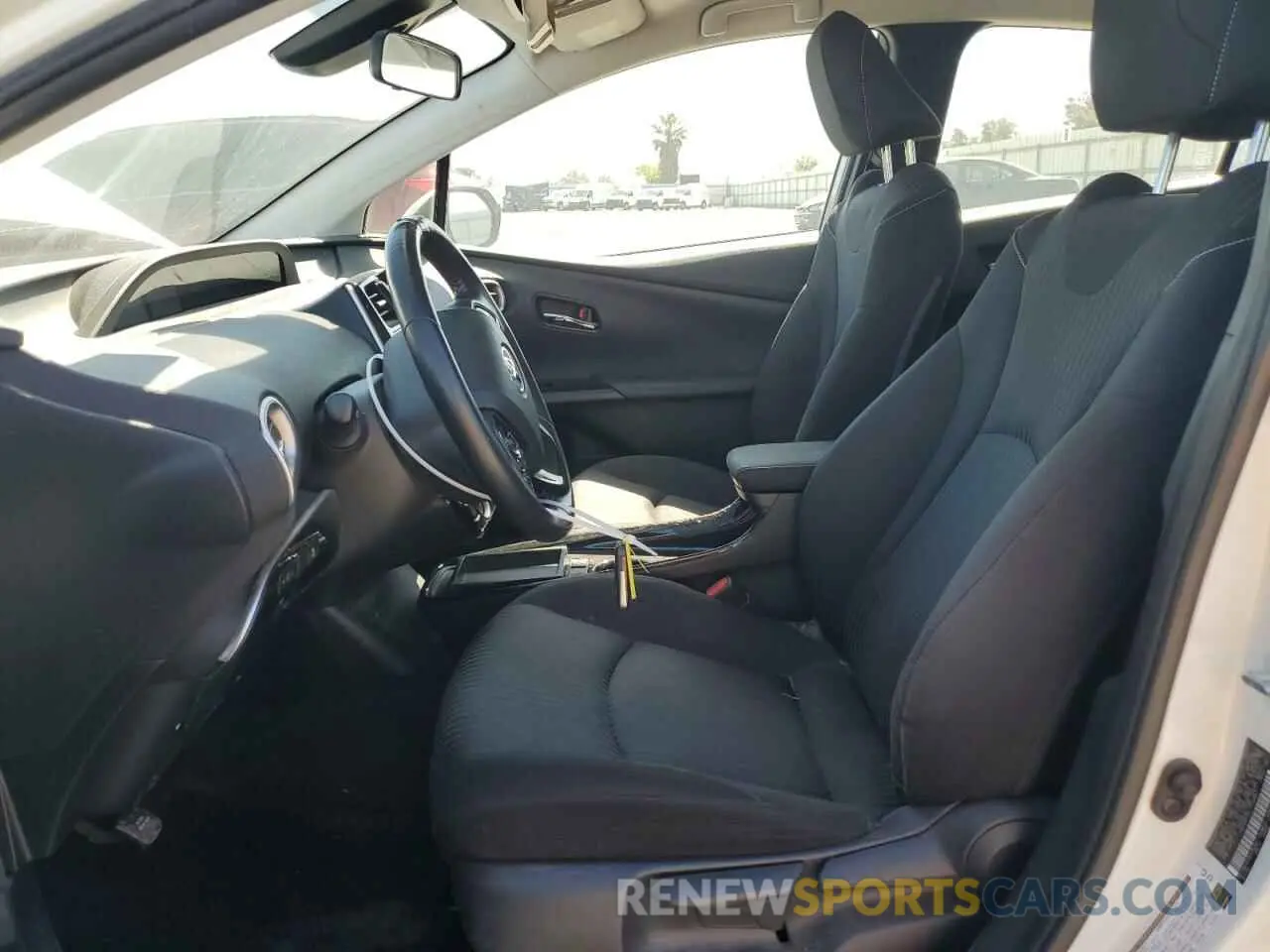 7 fotografías del automóvil dañado JTDKARFP2L3162861 TOYOTA PRIUS 2020