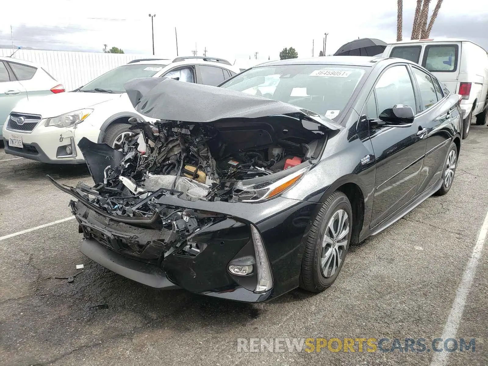 2 fotografías del automóvil dañado JTDKARFP3L3131912 TOYOTA PRIUS 2020
