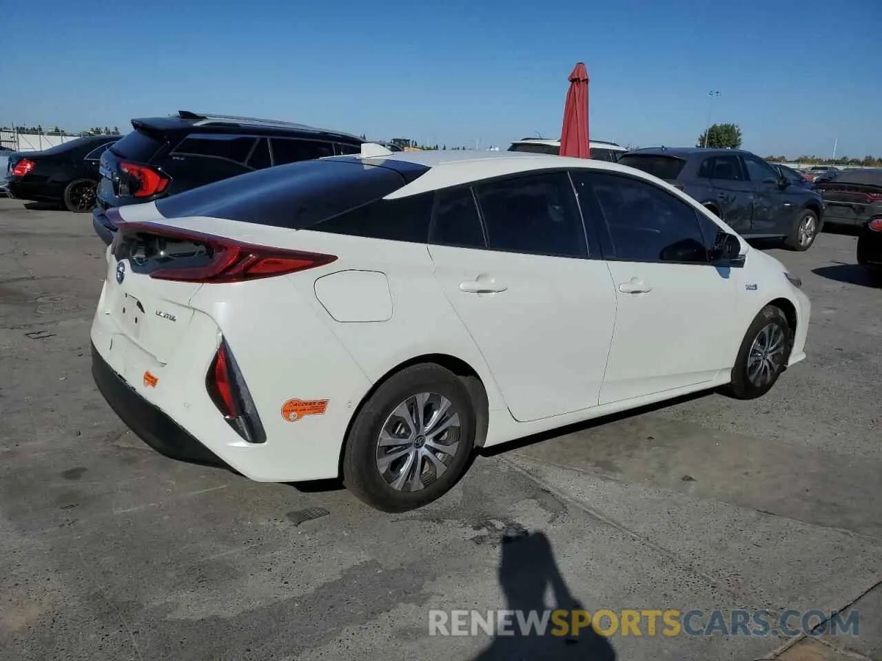 3 fotografías del automóvil dañado JTDKARFP3L3140500 TOYOTA PRIUS 2020