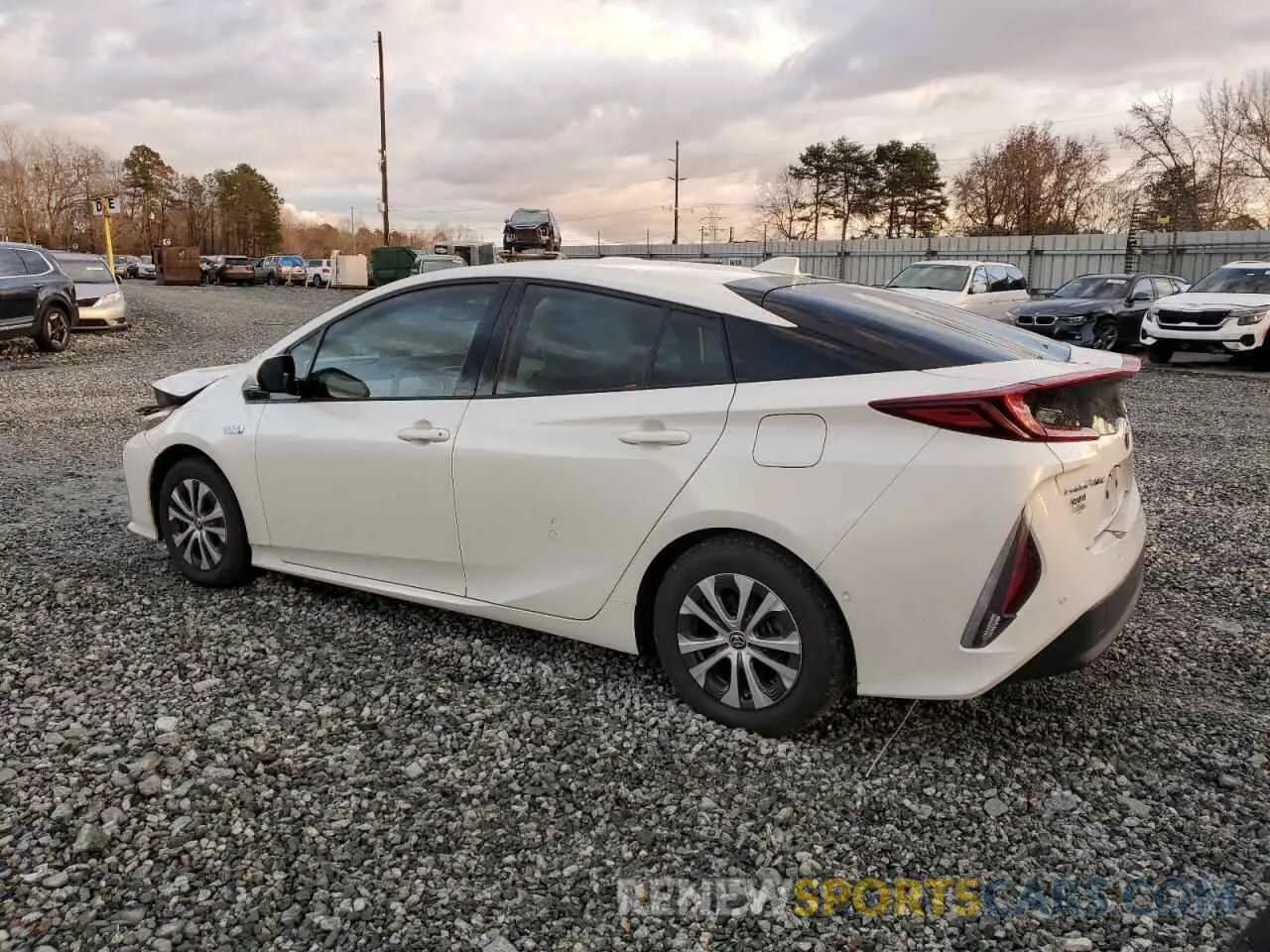 2 fotografías del automóvil dañado JTDKARFP3L3149536 TOYOTA PRIUS 2020