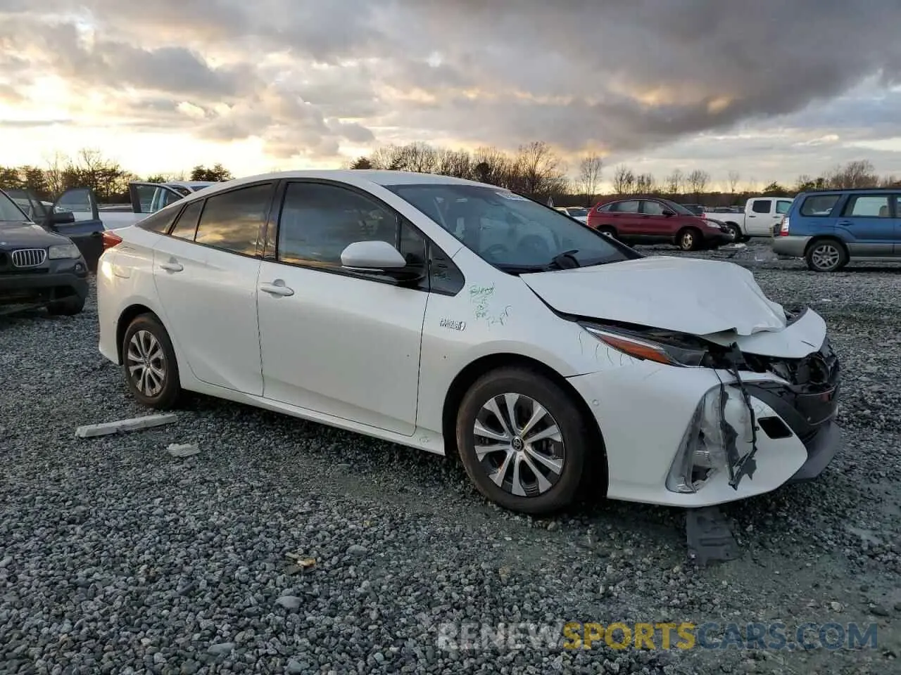 4 fotografías del automóvil dañado JTDKARFP3L3149536 TOYOTA PRIUS 2020