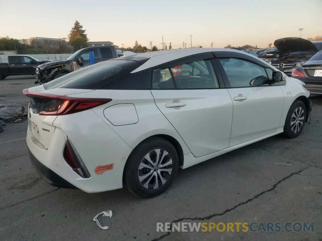 3 fotografías del automóvil dañado JTDKARFP4L3160593 TOYOTA PRIUS 2020