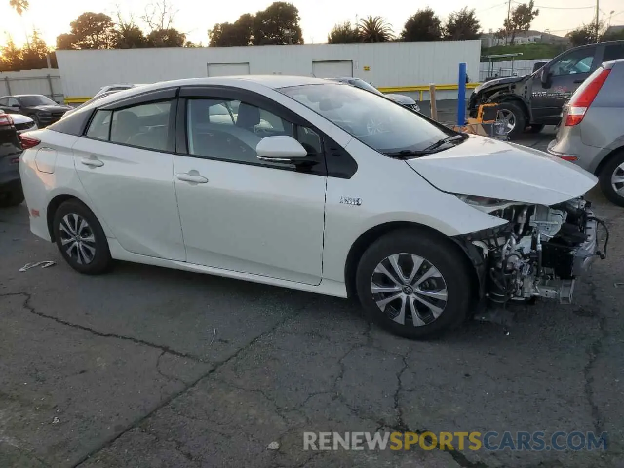 4 fotografías del automóvil dañado JTDKARFP4L3160593 TOYOTA PRIUS 2020