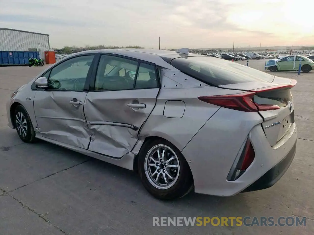 2 fotografías del automóvil dañado JTDKARFP7L3125014 TOYOTA PRIUS 2020
