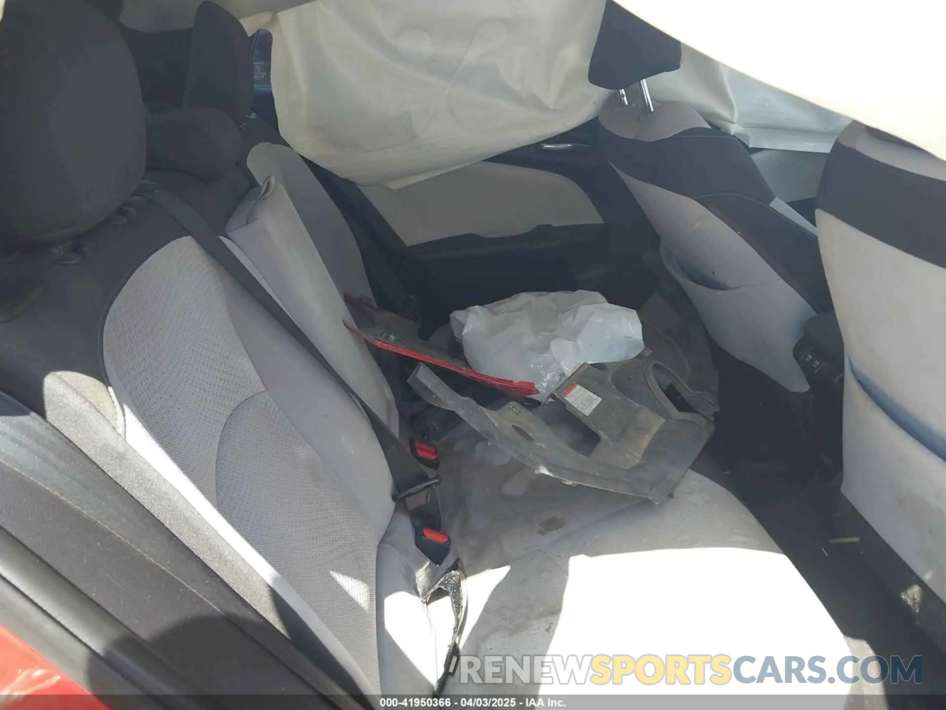 8 fotografías del automóvil dañado JTDKARFU0L3109596 TOYOTA PRIUS 2020