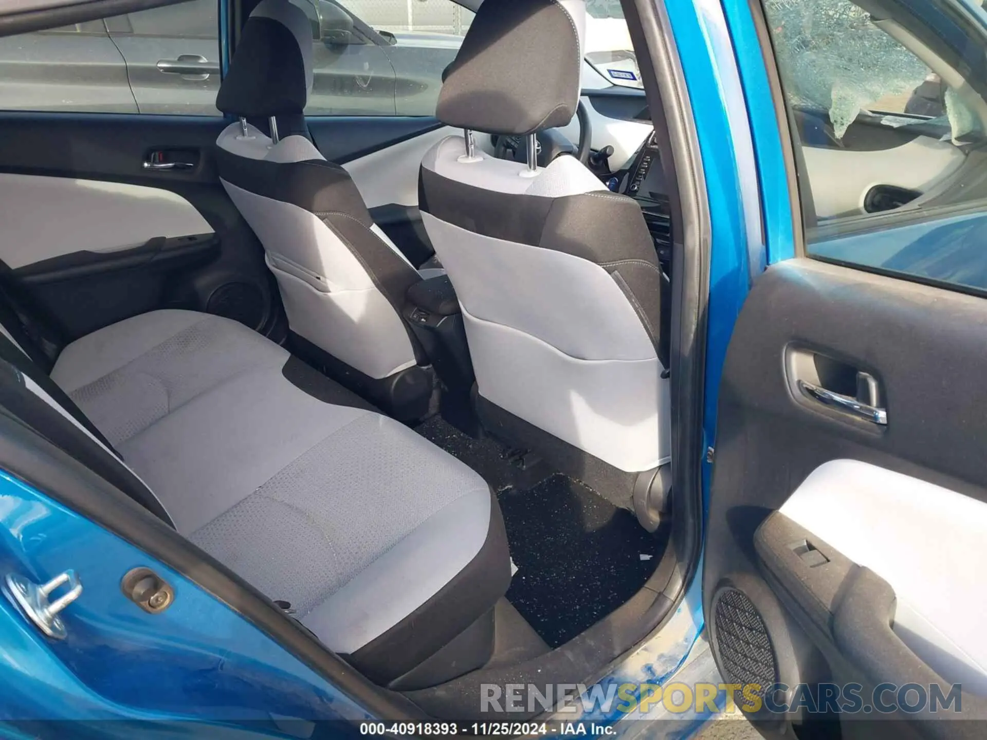 8 fotografías del automóvil dañado JTDKARFU1L3117738 TOYOTA PRIUS 2020