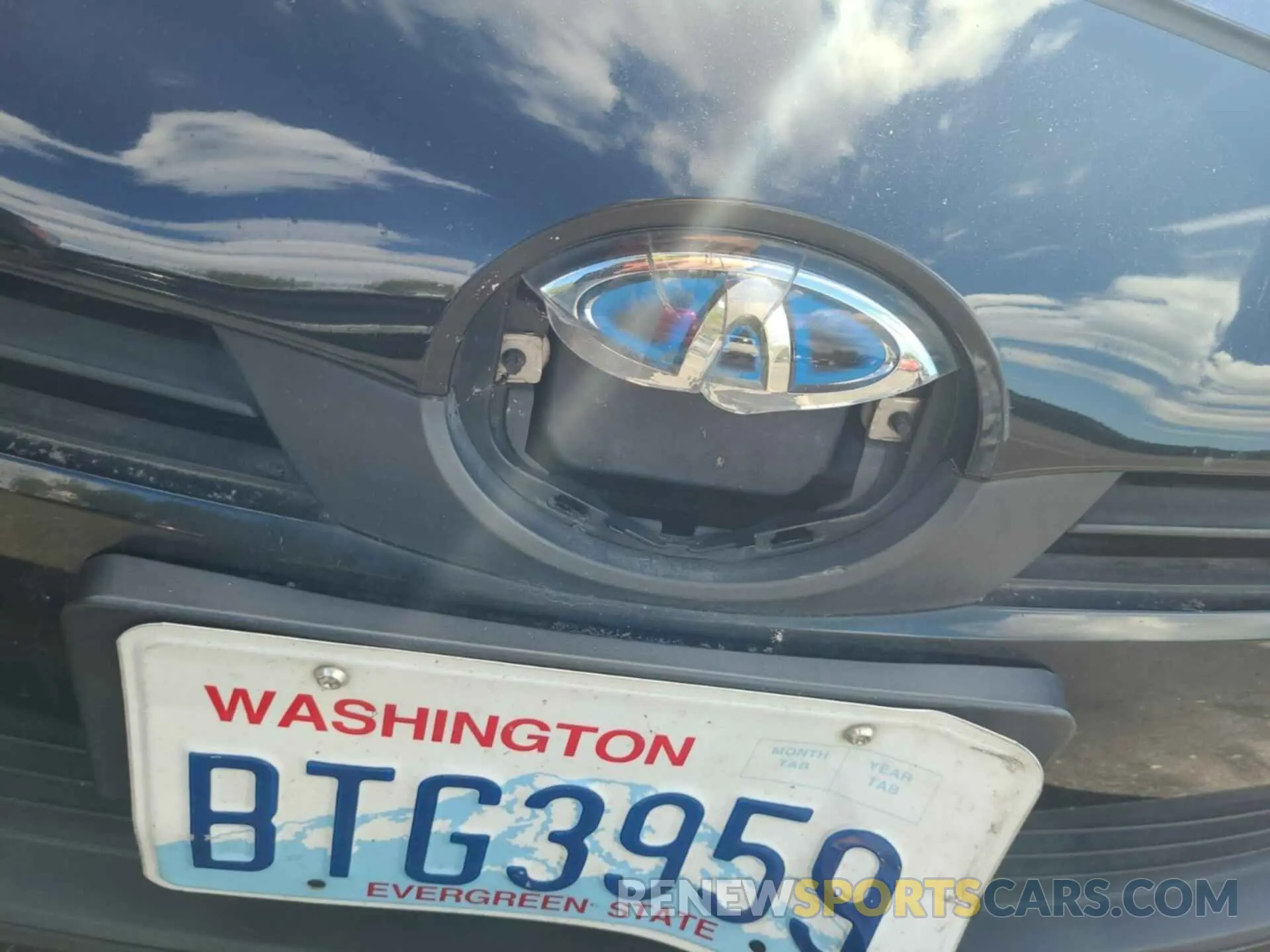 14 fotografías del automóvil dañado JTDKARFU2L3116310 TOYOTA PRIUS 2020