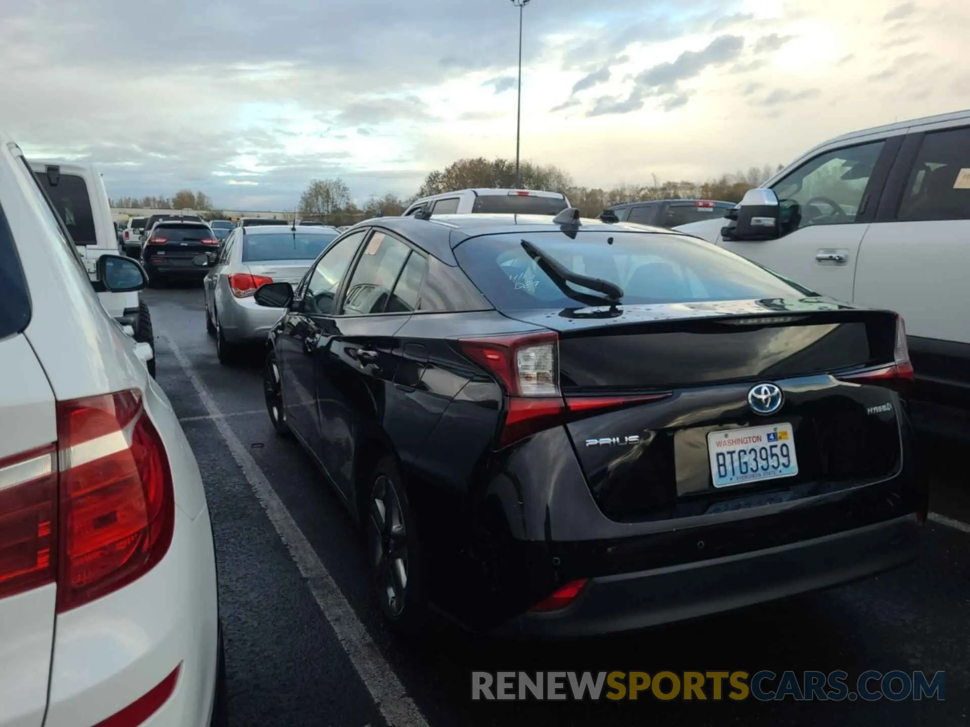 8 fotografías del automóvil dañado JTDKARFU2L3116310 TOYOTA PRIUS 2020