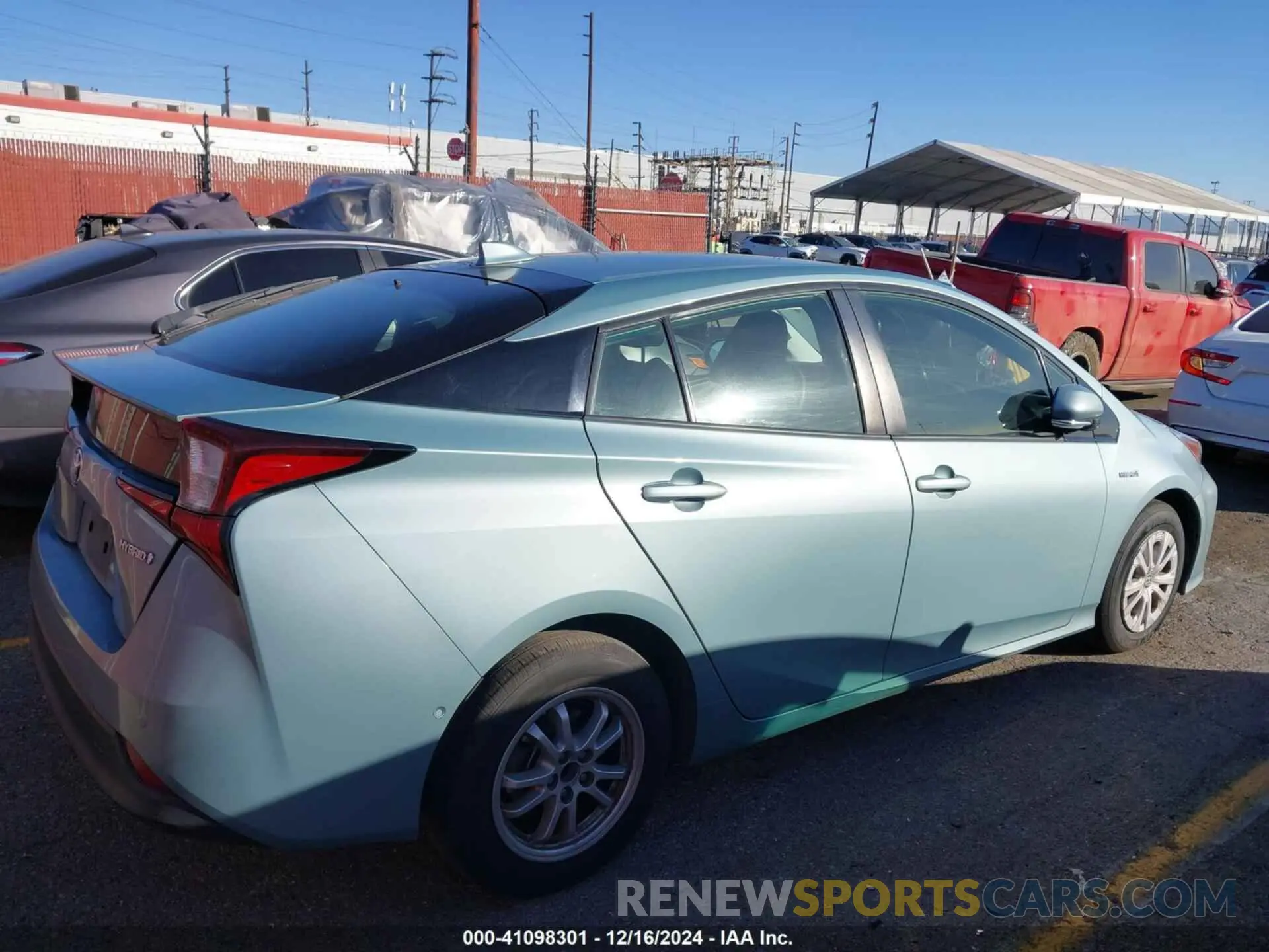 13 fotografías del automóvil dañado JTDKARFU2L3118302 TOYOTA PRIUS 2020