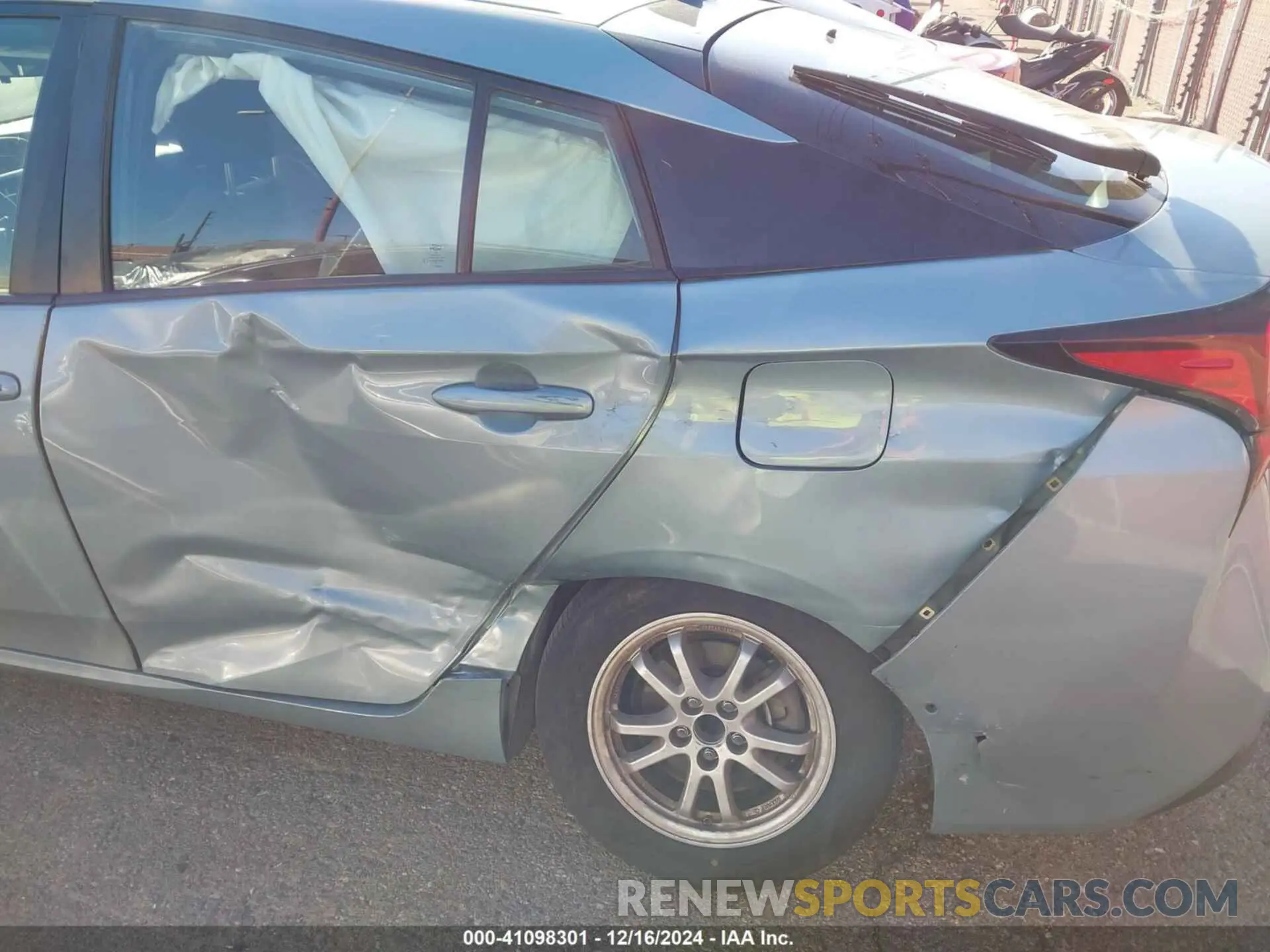 18 fotografías del automóvil dañado JTDKARFU2L3118302 TOYOTA PRIUS 2020