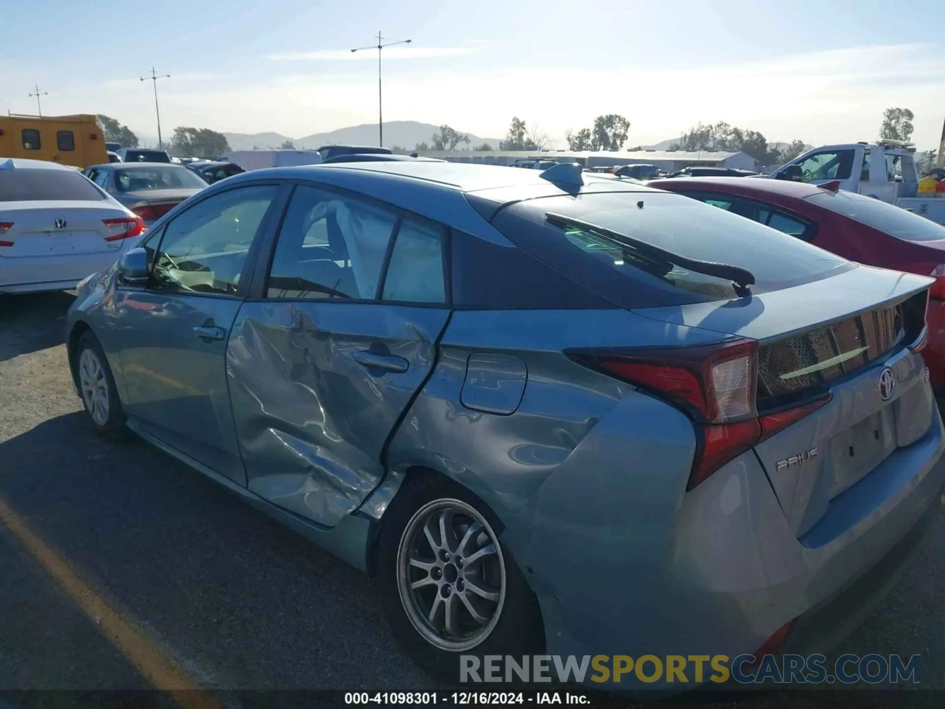 6 fotografías del automóvil dañado JTDKARFU2L3118302 TOYOTA PRIUS 2020