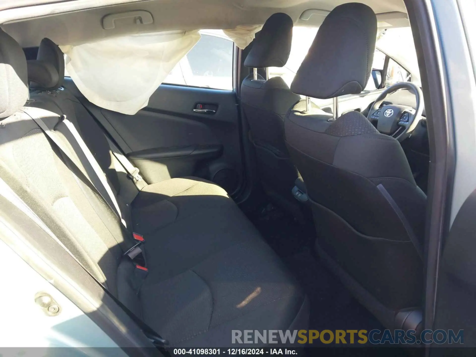 8 fotografías del automóvil dañado JTDKARFU2L3118302 TOYOTA PRIUS 2020