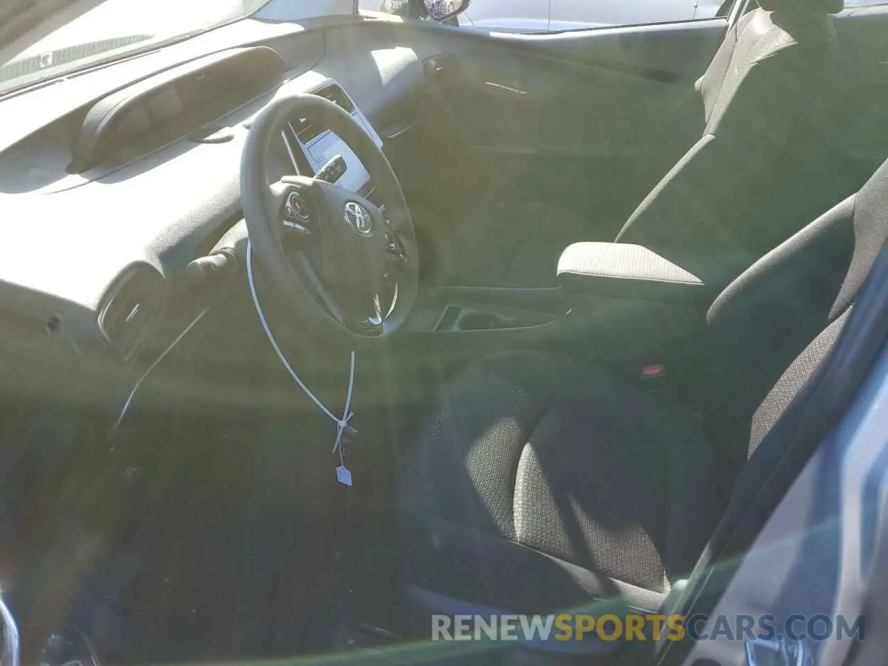 7 fotografías del automóvil dañado JTDKARFU2L3125508 TOYOTA PRIUS 2020