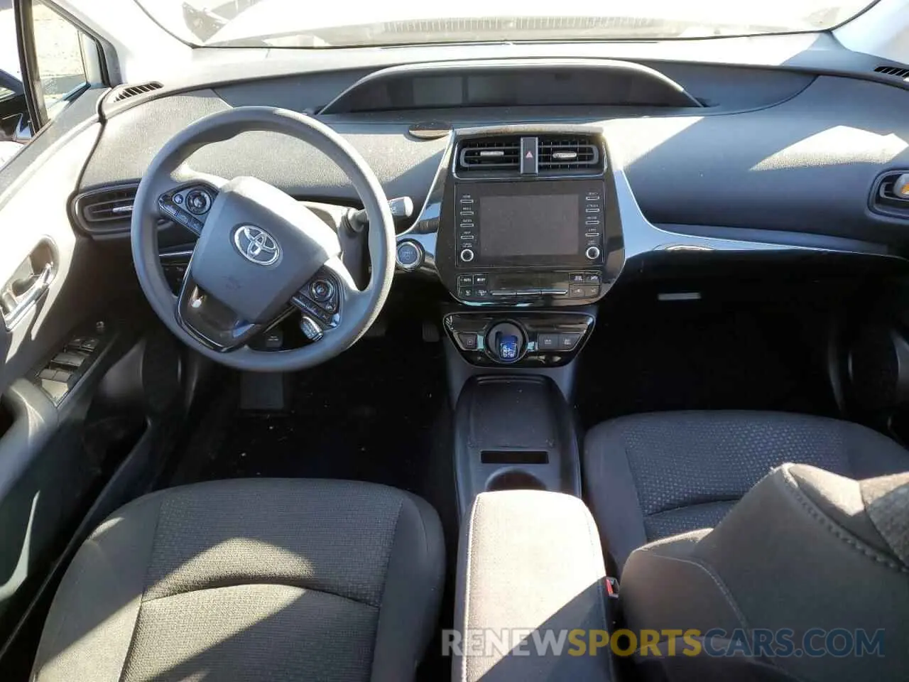 8 fotografías del automóvil dañado JTDKARFU2L3125508 TOYOTA PRIUS 2020