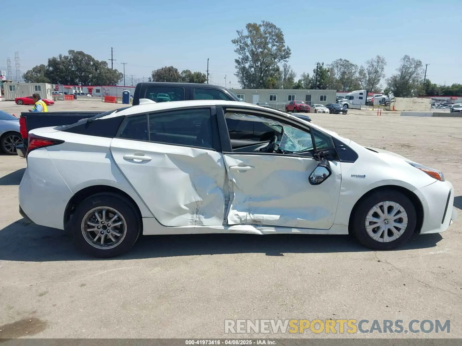 13 fotografías del automóvil dañado JTDKARFU3L3107048 TOYOTA PRIUS 2020