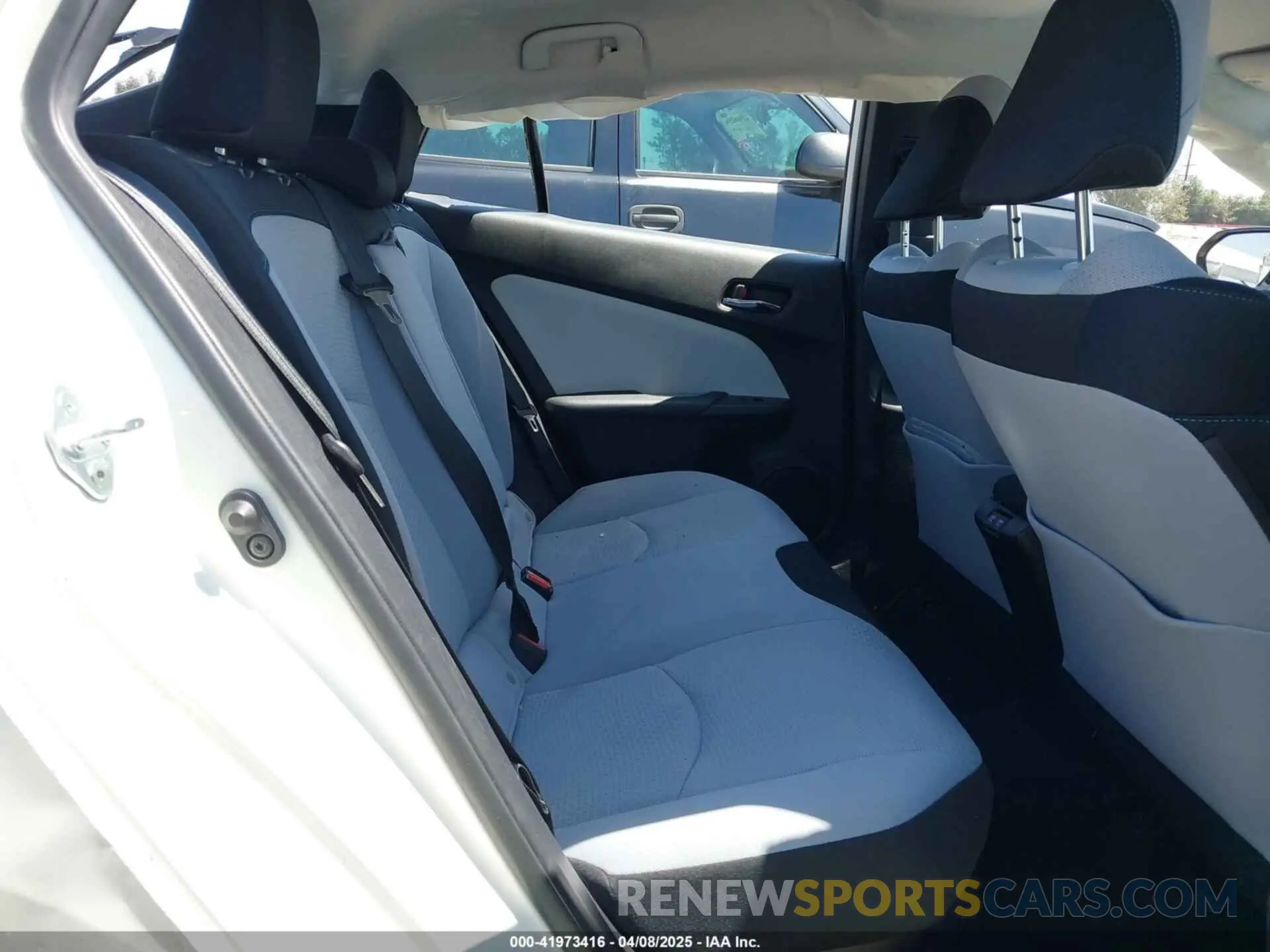 8 fotografías del automóvil dañado JTDKARFU3L3107048 TOYOTA PRIUS 2020