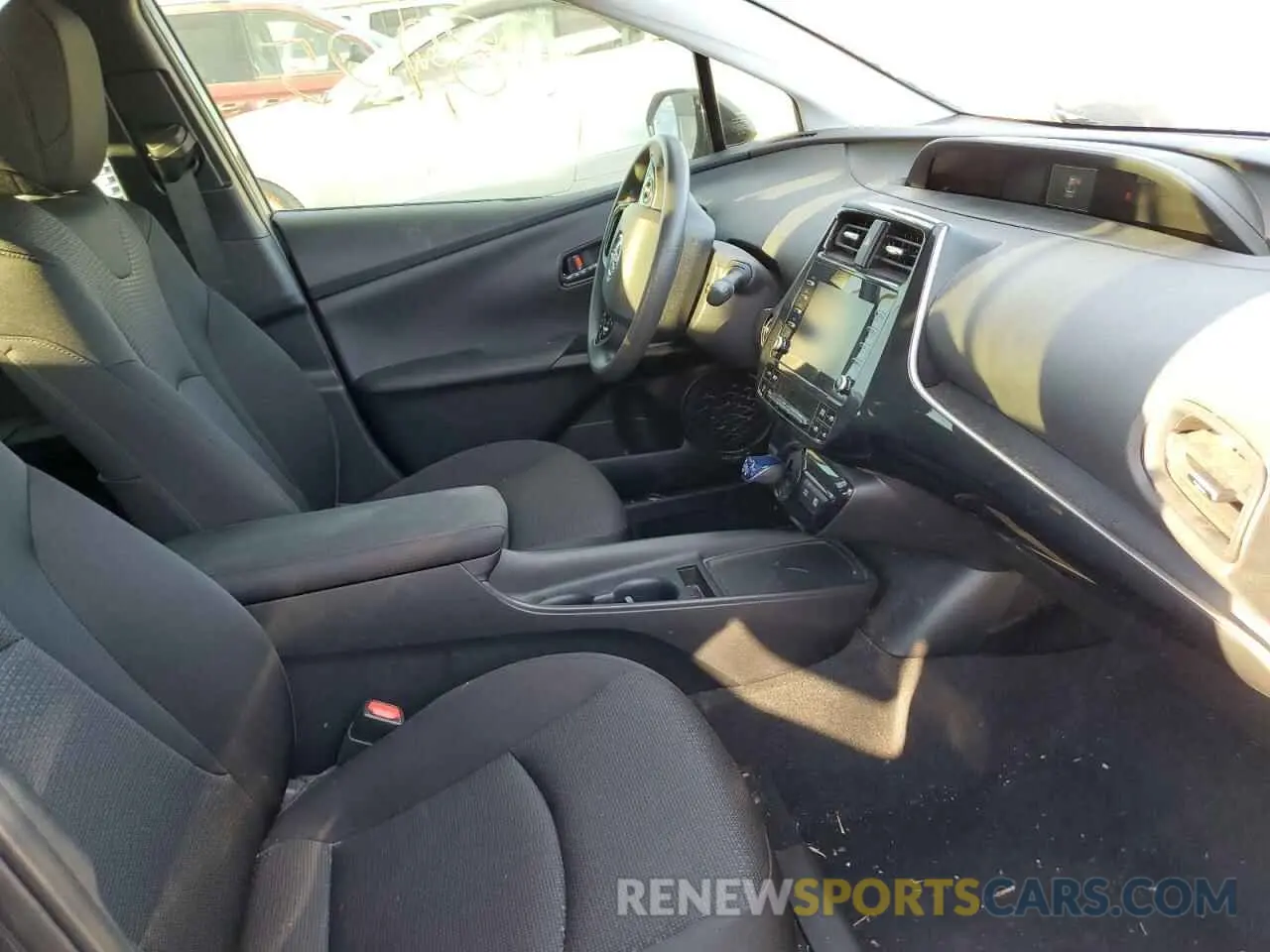 5 fotografías del automóvil dañado JTDKARFU3L3123704 TOYOTA PRIUS 2020