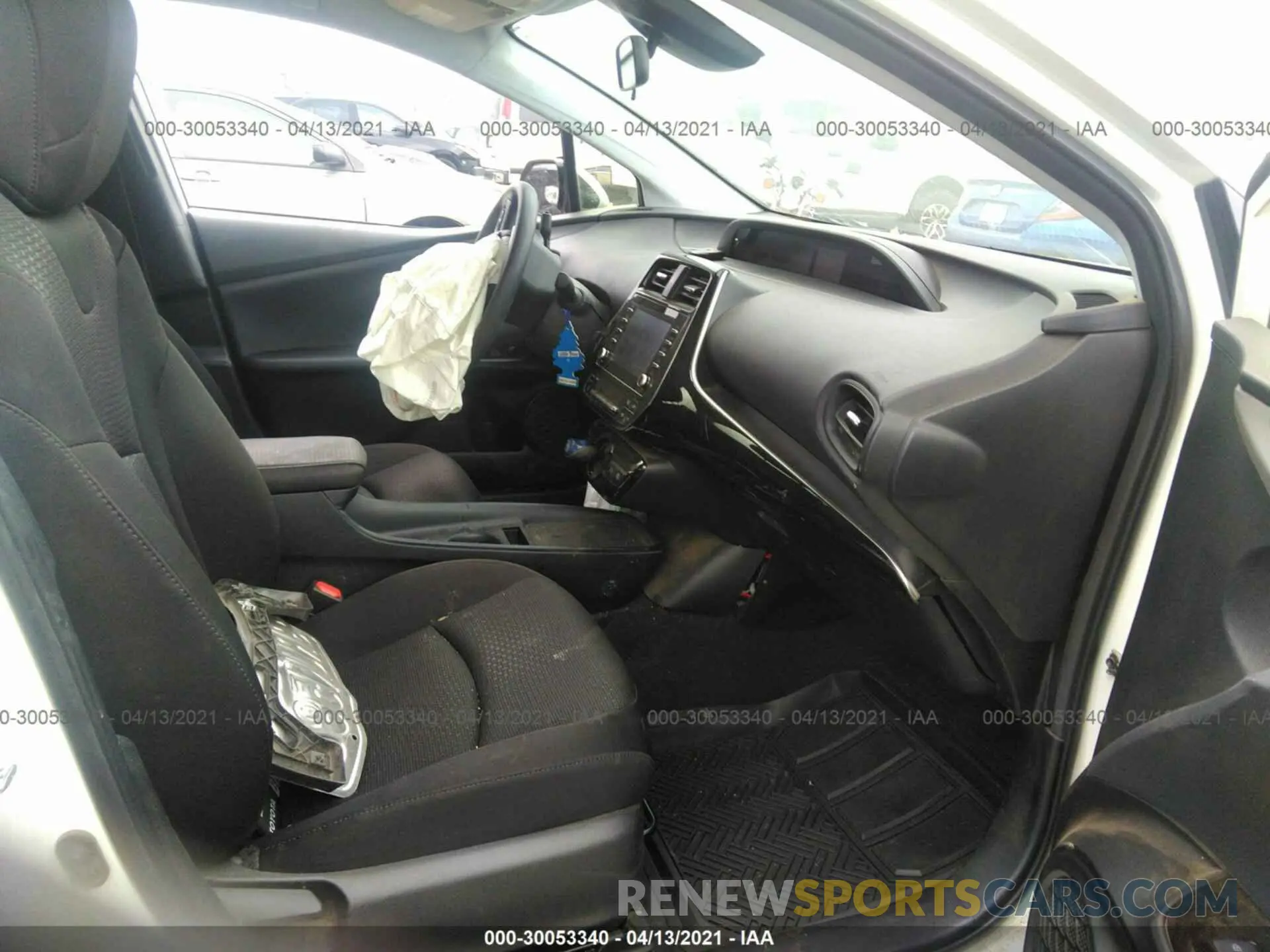 5 fotografías del automóvil dañado JTDKARFU4L3111349 TOYOTA PRIUS 2020